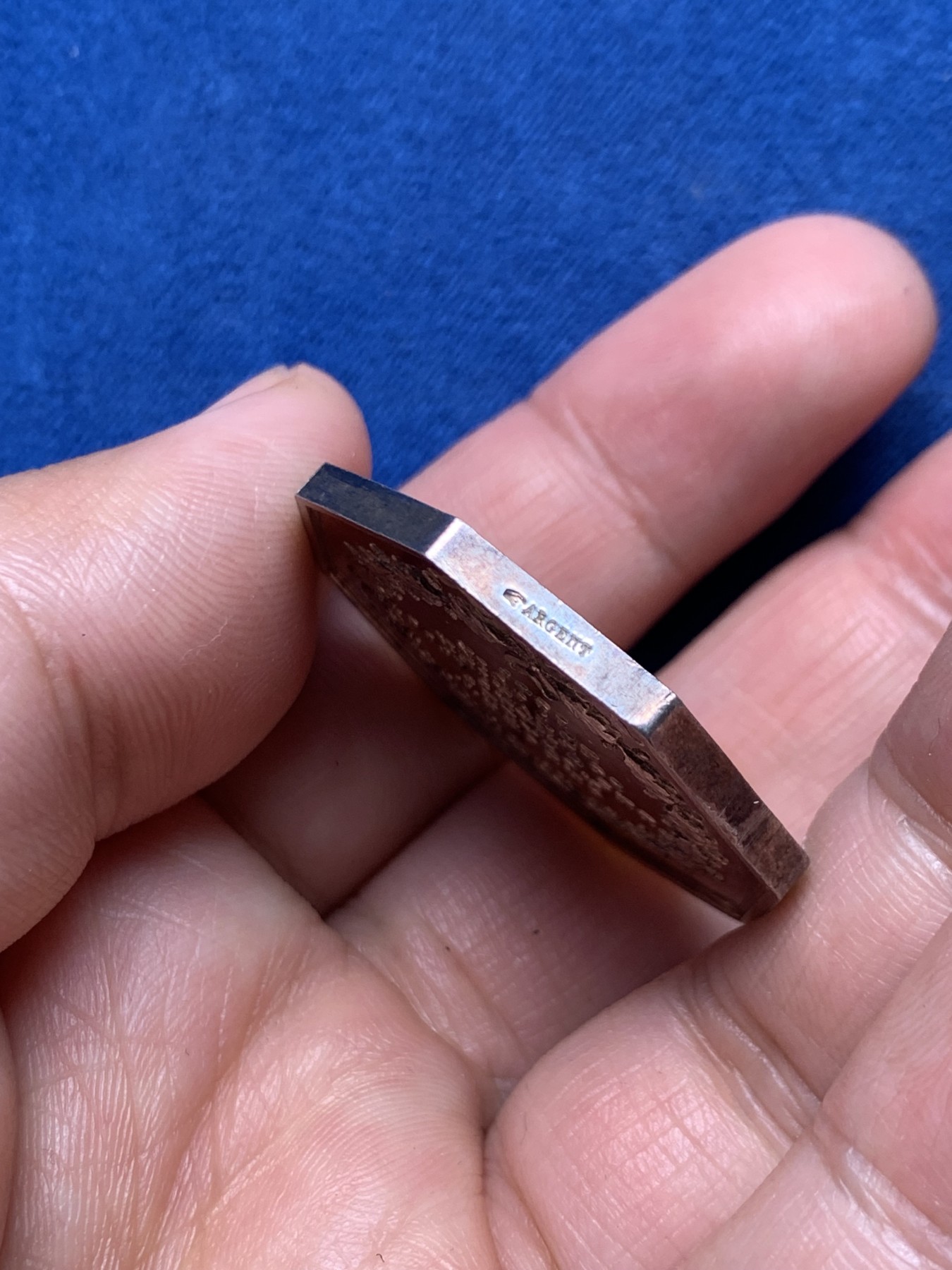 《竞宝斋》第250场-周日，周一 ，周二3场连拍 (全场包邮) 法国JETON银质八角，城市人寿保险公司，19.28g，34.5mm，手指边铭