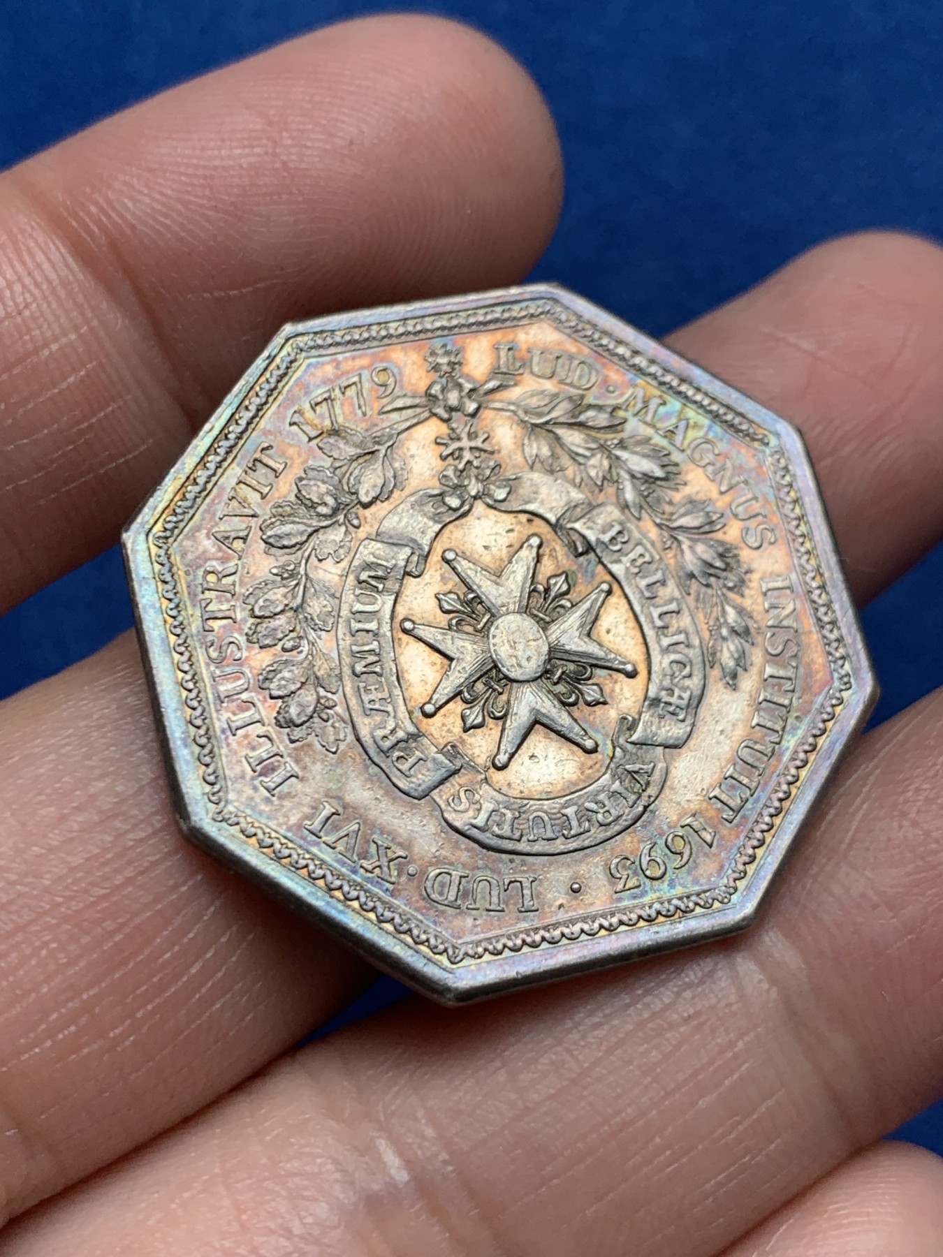 《竞宝斋》第250场-周日，周一 ，周二3场连拍 (全场包邮) 法国1779年路易十六圣灵勋章JETON银质八角 早期光边原铸 33.6毫米14.38克