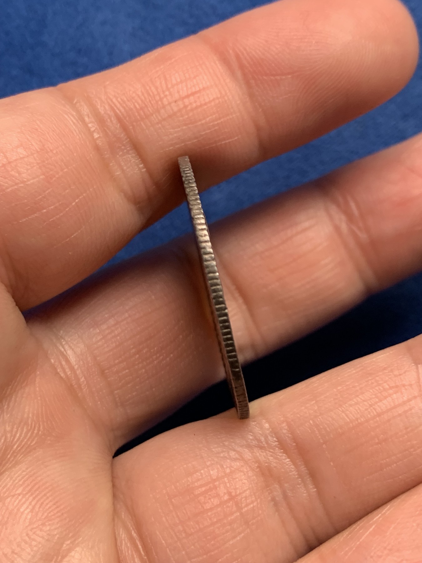 《竞宝斋》第250场-周日，周一 ，周二3场连拍 (全场包邮) 法国路易十五鲁昂城市银质jeton，8.38g，30.7mm