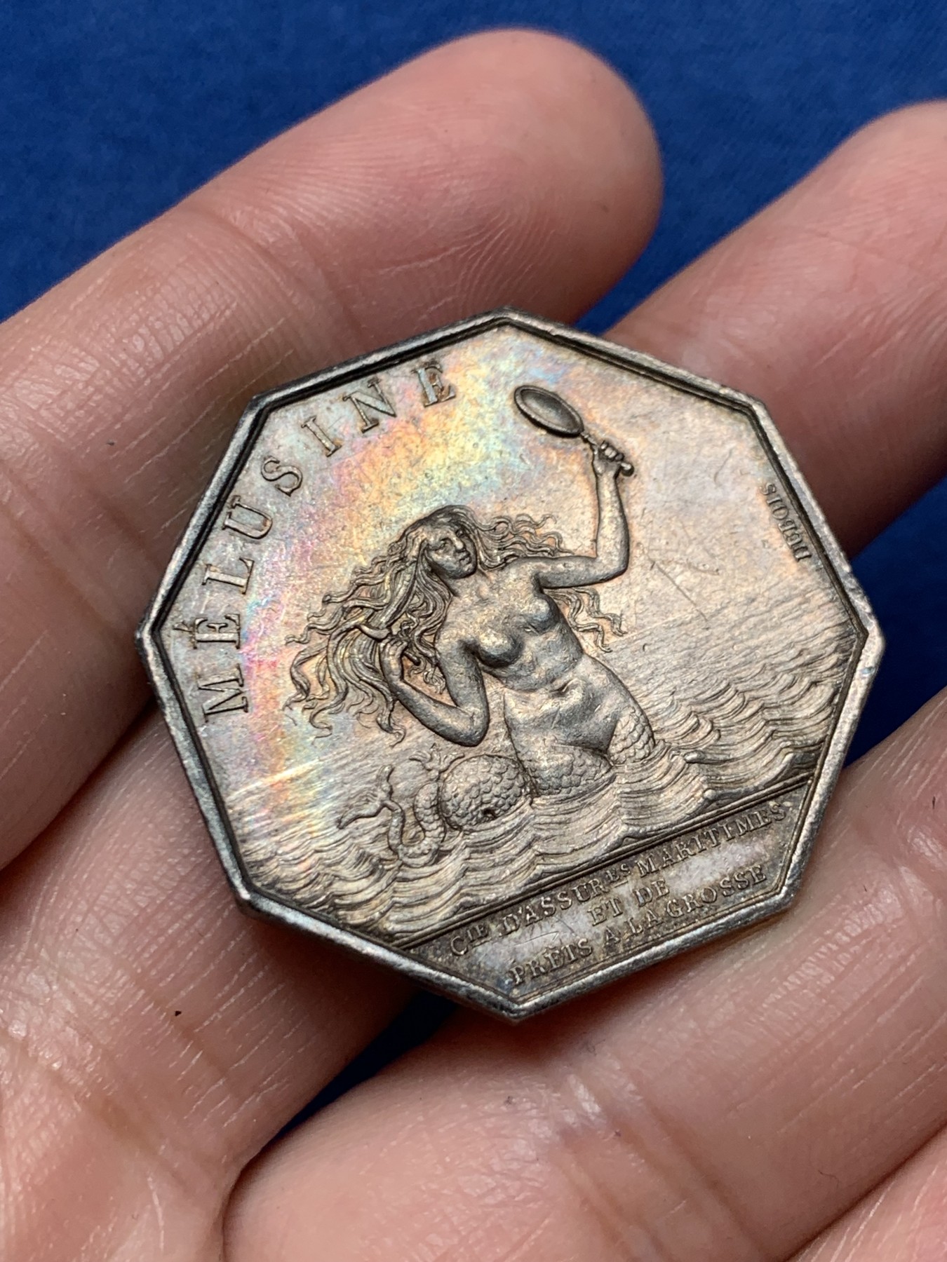 《竞宝斋》第250场-周日，周一 ，周二3场连拍 (全场包邮) 法国海上保险与贷款公司八角银jeton，彩虹包浆与海上梳洗的梅卢辛相得益彰，17.38克，33.3毫米，1832-1841油灯边铭