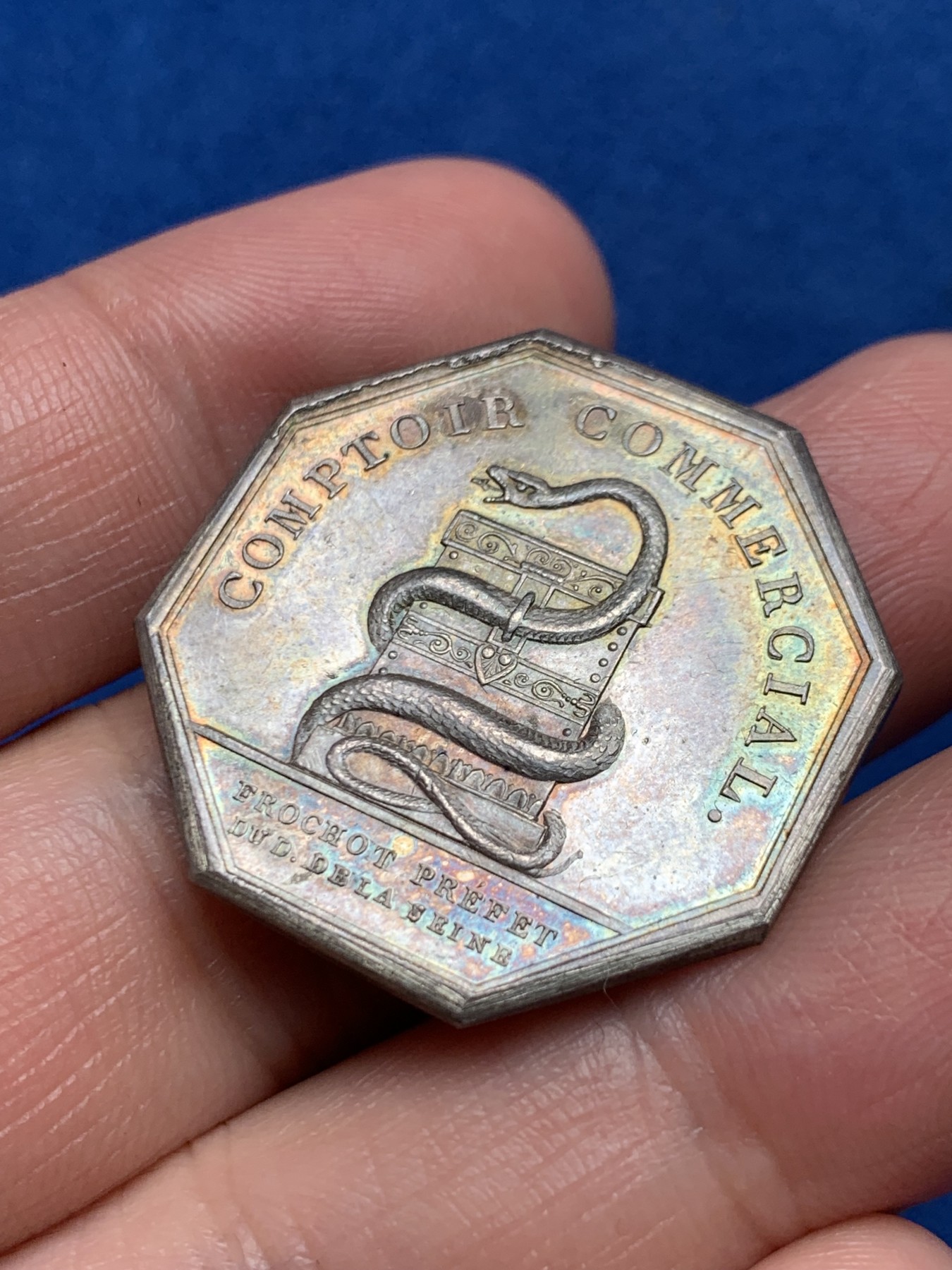 《竞宝斋》第250场-周日，周一 ，周二3场连拍 (全场包邮) 法国八角银质代币，根据波拿巴贸易协定设立的帝国商业柜台，早期无边铭，蛇鳞清晰，对这款来说此品相已属难得，13.53g，30.5mm