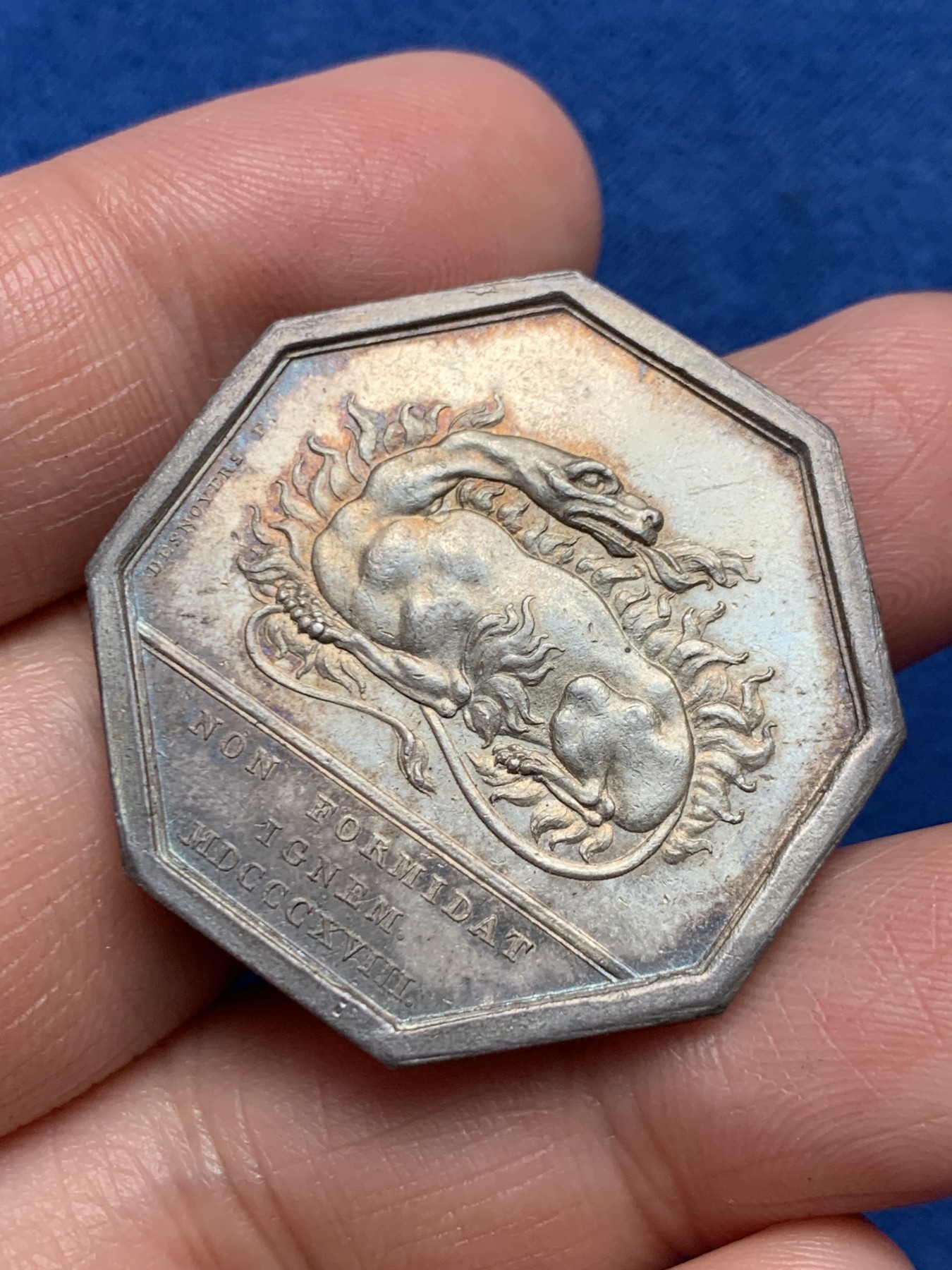 《竞宝斋》第250场-周日，周一 ，周二3场连拍 (全场包邮) 法国1818年巴黎火灾互助保险公司八角银代币jeton，五彩小火龙，16.16g，33.8mm，1832年以前无边铭