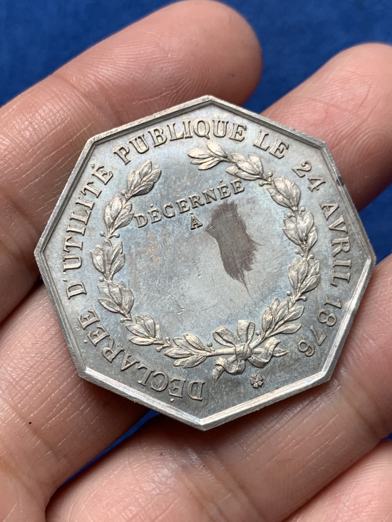 《竞宝斋》第250场-周日，周一 ，周二3场连拍 (全场包邮) 法国反盗猎协会八角银质代币，猎人保护神圣休伯特的雄鹿，20.75g，36.3mm，菱形+ARGENT银标，含银95%