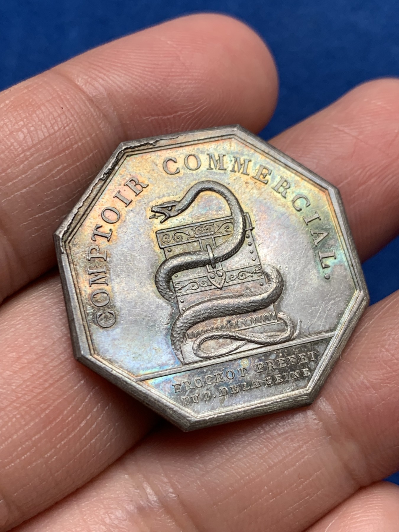 《竞宝斋》第250场-周日，周一 ，周二3场连拍 (全场包邮) 法国八角银质代币，根据波拿巴贸易协定设立的帝国商业柜台，早期无边铭，蛇鳞清晰，对这款来说此品相已属难得，13.53g，30.5mm