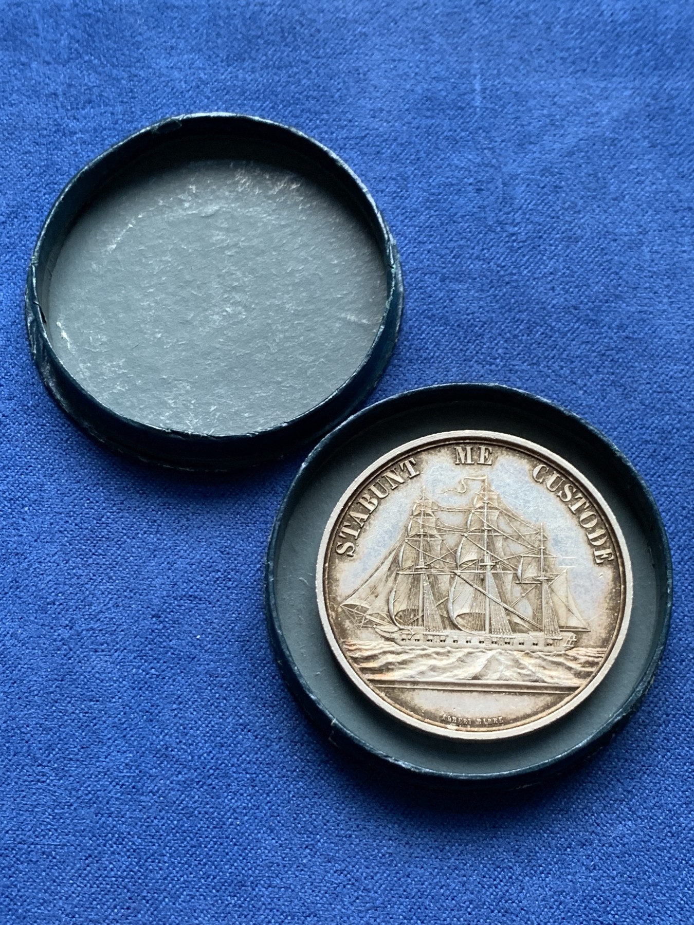 《竞宝斋》第250场-周日，周一 ，周二3场连拍 (全场包邮) 法国波尔多海上保险公司银质jeton，20.29g，35.2mm，蜜蜂边铭，状态非常好