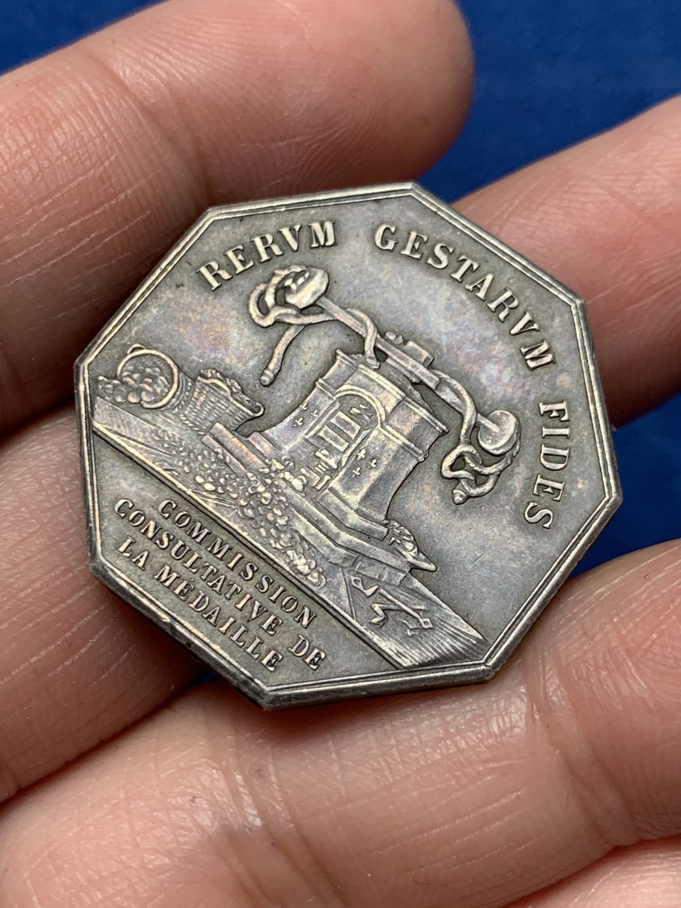 《竞宝斋》第250场-周日，周一 ，周二3场连拍 (全场包邮) 法国巴黎造币厂咨询委员会镀银铜八角jeton，美人鱼和硬币打制机，14.74g，30.5mm，丰饶角+铜标