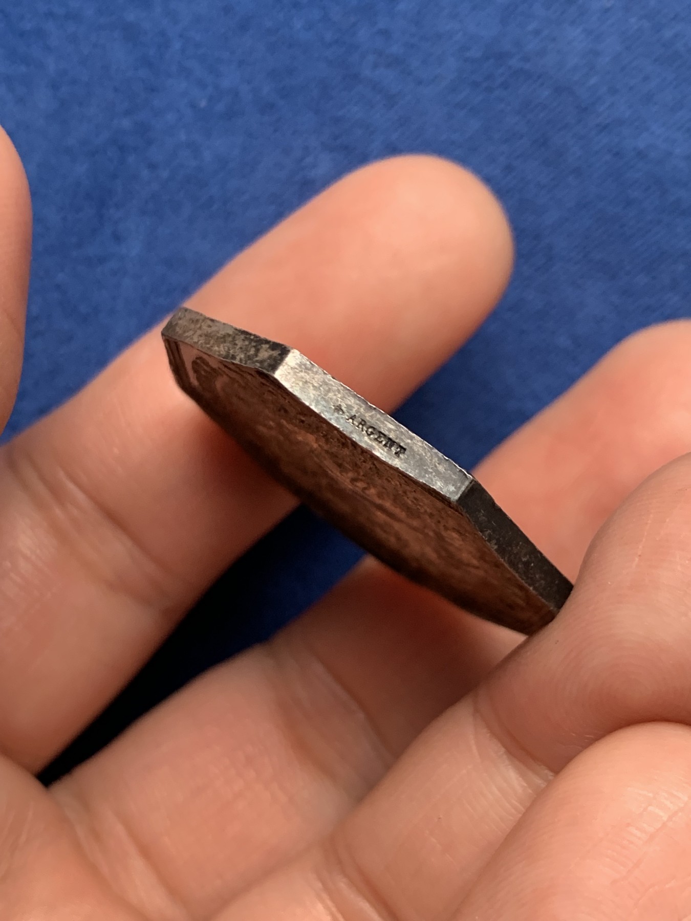 《竞宝斋》第250场-周日，周一 ，周二3场连拍 (全场包邮) 法国八角银质代币，博韦地区公证人，15.24g，32.1mm，1860-1879年蜜蜂边铭，五彩 细节丰富