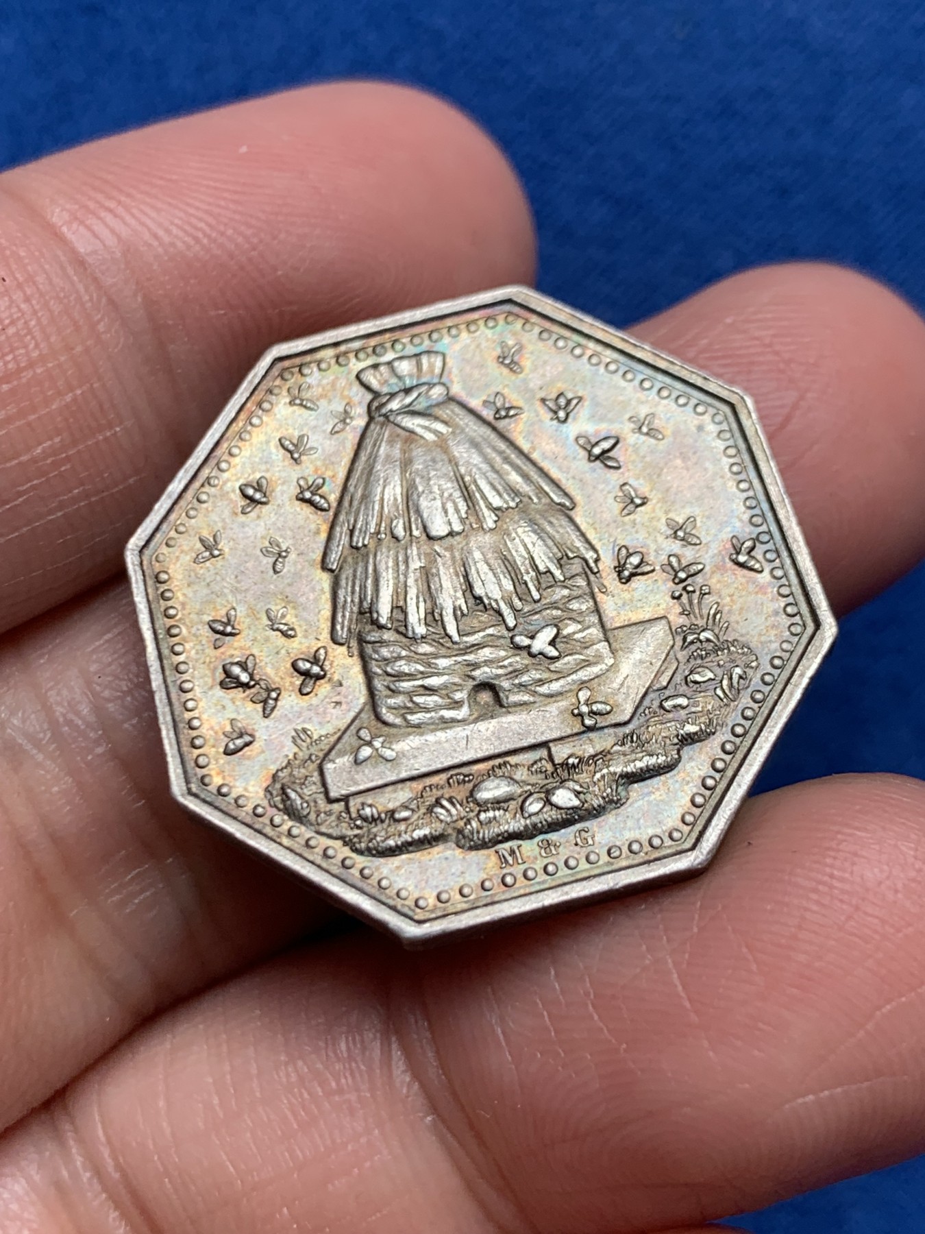 《竞宝斋》第250场-周日，周一 ，周二3场连拍 (全场包邮) 法国八角银质jeton，塞纳河畔诺让储蓄银行，11.29g，27.8mm，丰饶角边铭