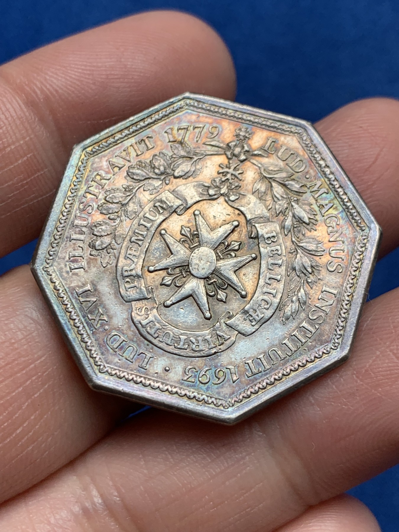 《竞宝斋》第250场-周日，周一 ，周二3场连拍 (全场包邮) 法国1779年路易十六圣灵勋章JETON银质八角 早期光边原铸 33.6毫米14.38克