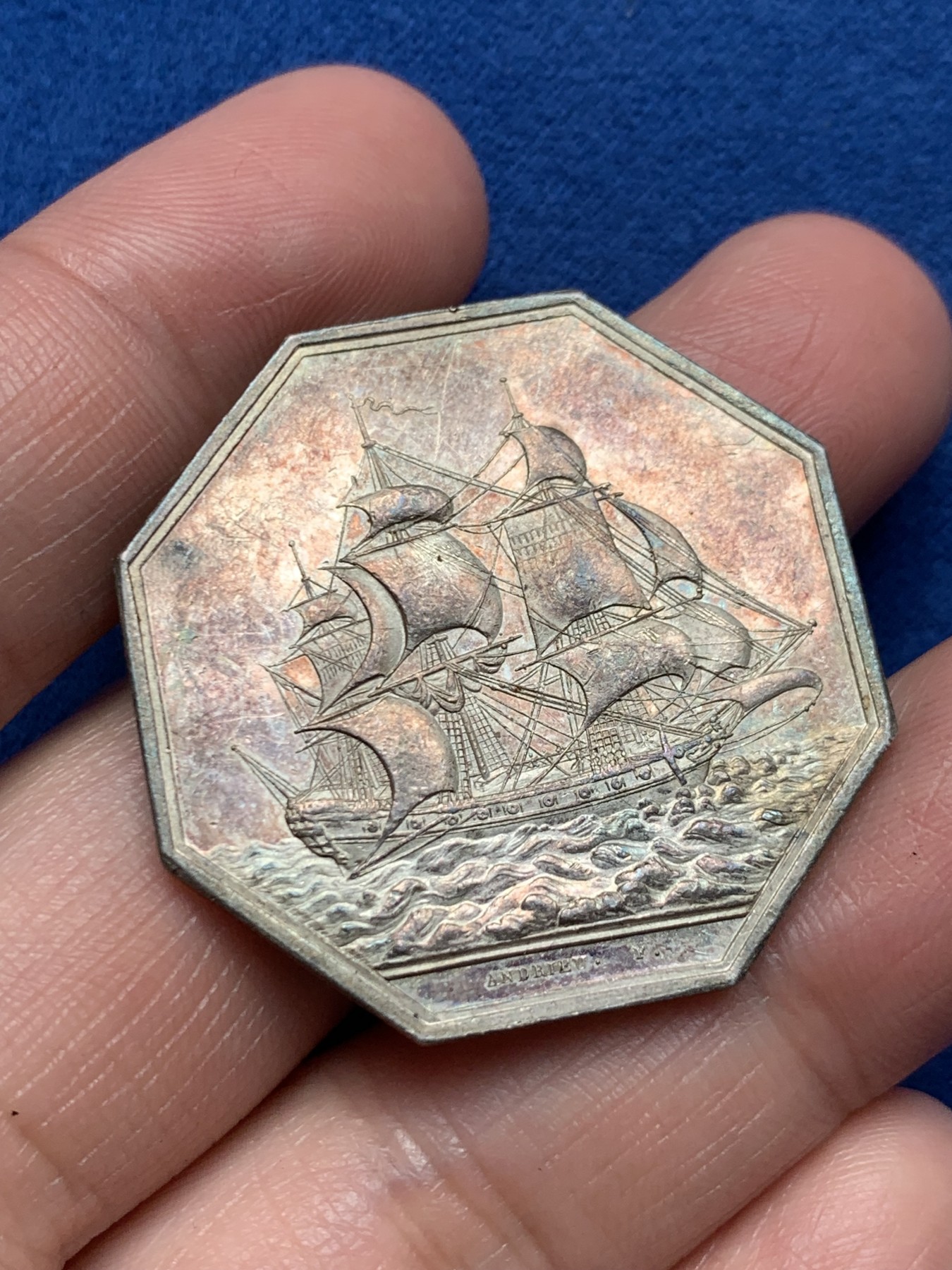 《竞宝斋》第250场-周日，周一 ，周二3场连拍 (全场包邮) 法国巴黎商会 寓意一帆风顺的八角银代币，17.80g，36.2mm，早期无边铭