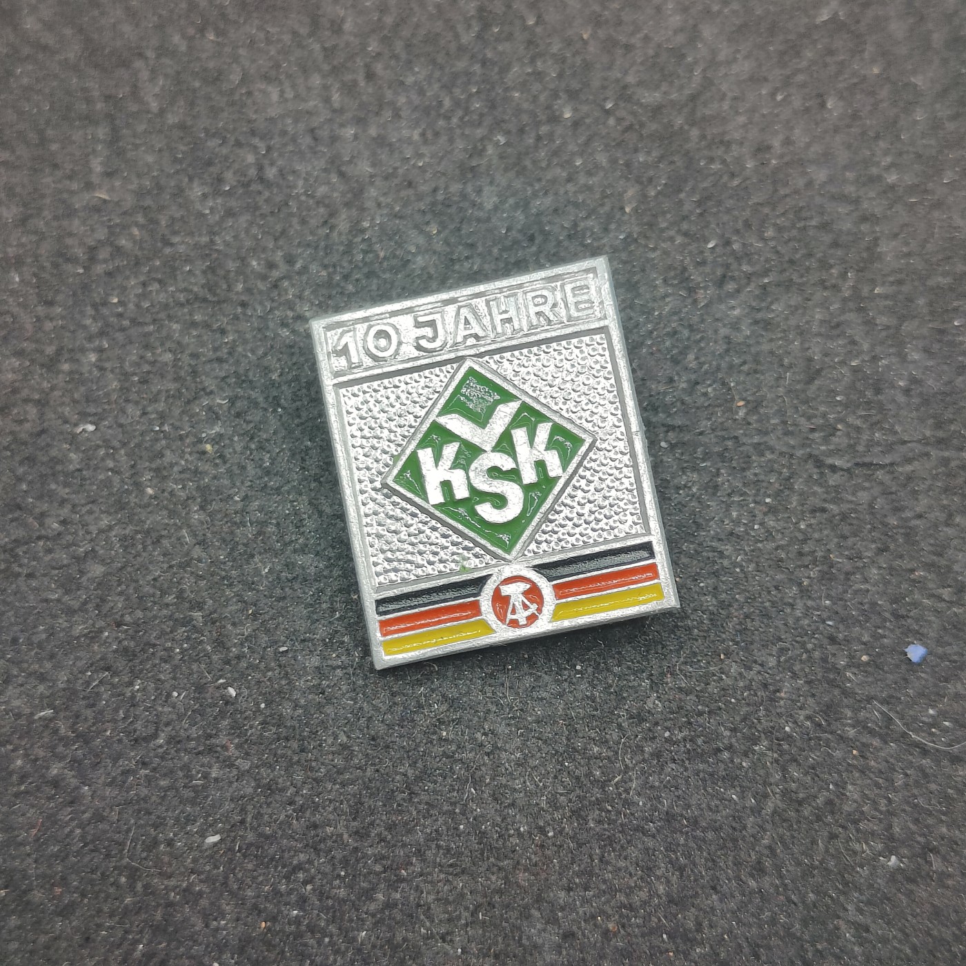 全场0元起拍 第140期 咸鱼国勋章拍卖专场 3月20日（周三）下午6：00开始 东德ksk十周年纪念章