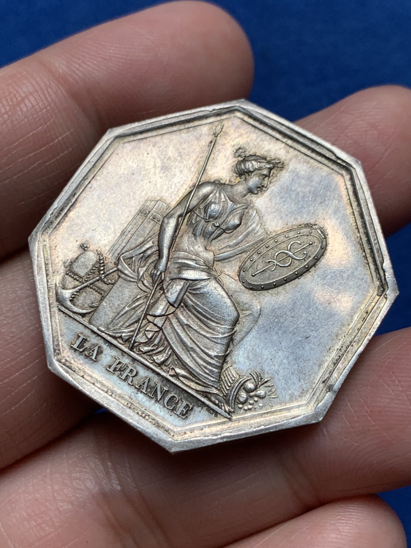 《竞宝斋》第250场-周日，周一 ，周二3场连拍 (全场包邮) 法国巴黎火灾保险公司银质八角代币，18.93g，36.6mm，蜜蜂边铭，边道犀利