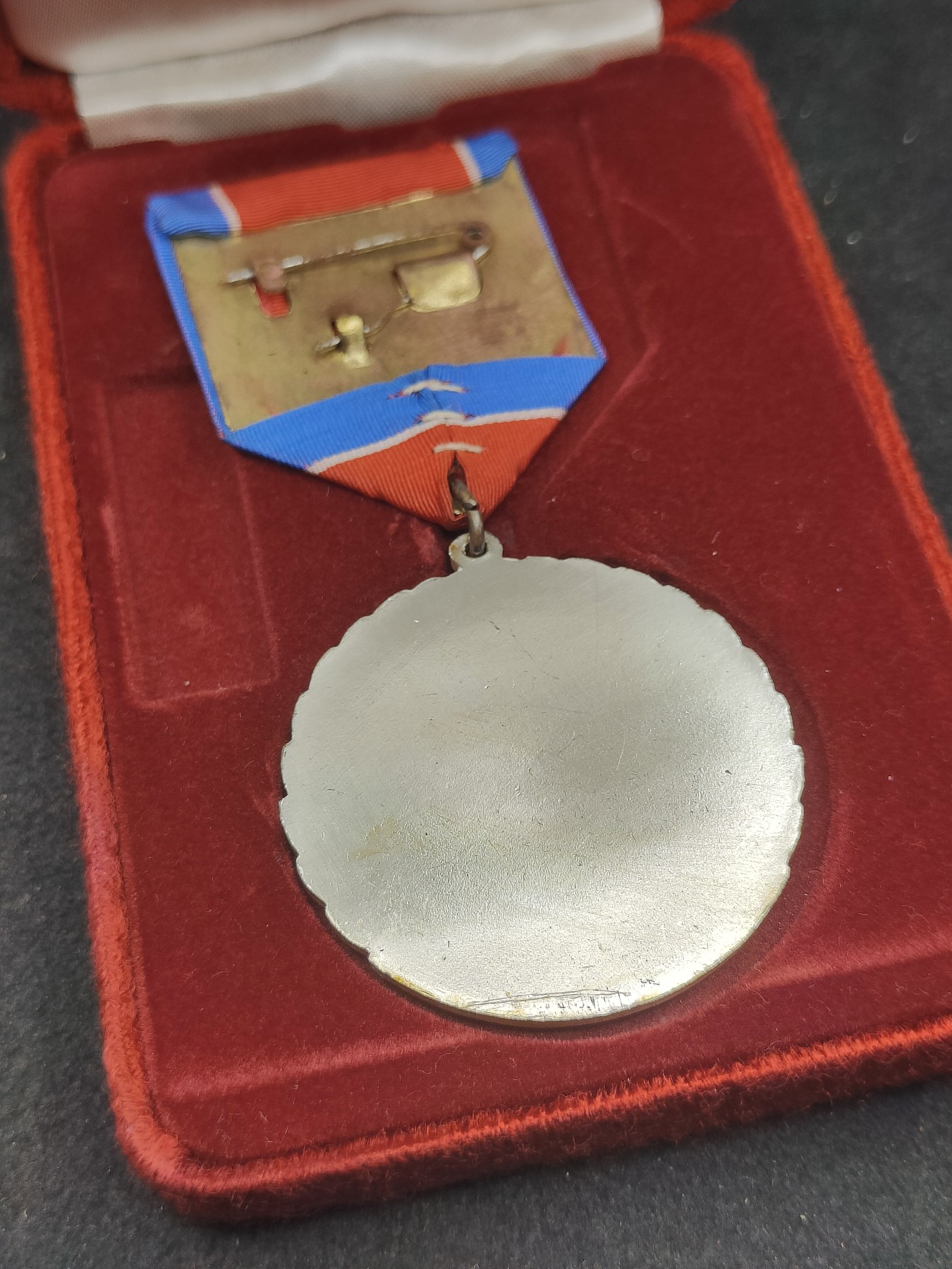 全场0元起拍 第140期 咸鱼国勋章拍卖专场 3月20日（周三）下午6：00开始 朝总联20周年纪念章