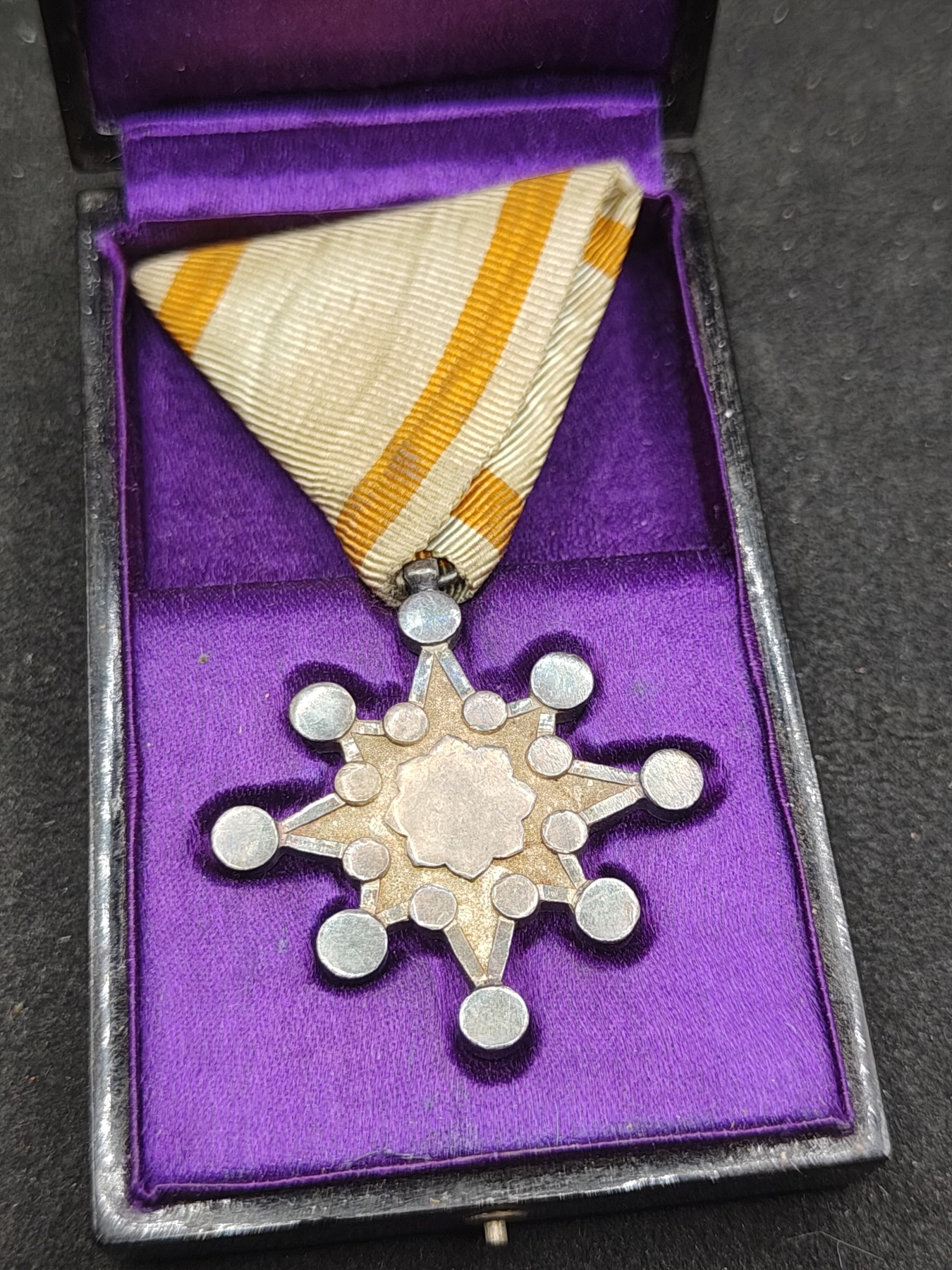 全场0元起拍 第140期 咸鱼国勋章拍卖专场 3月20日（周三）下午6：00开始 日本明治时期八等瑞宝章银制带盒