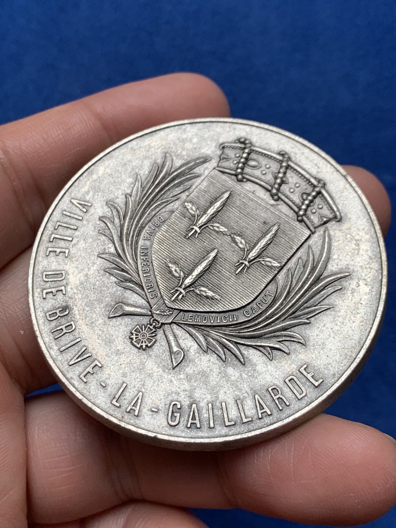 《竞宝斋》第250场-周日，周一 ，周二3场连拍 (全场包邮) 法国布里夫拉盖亚尔德市合金单面章，51.33g，55.2mm，无边铭