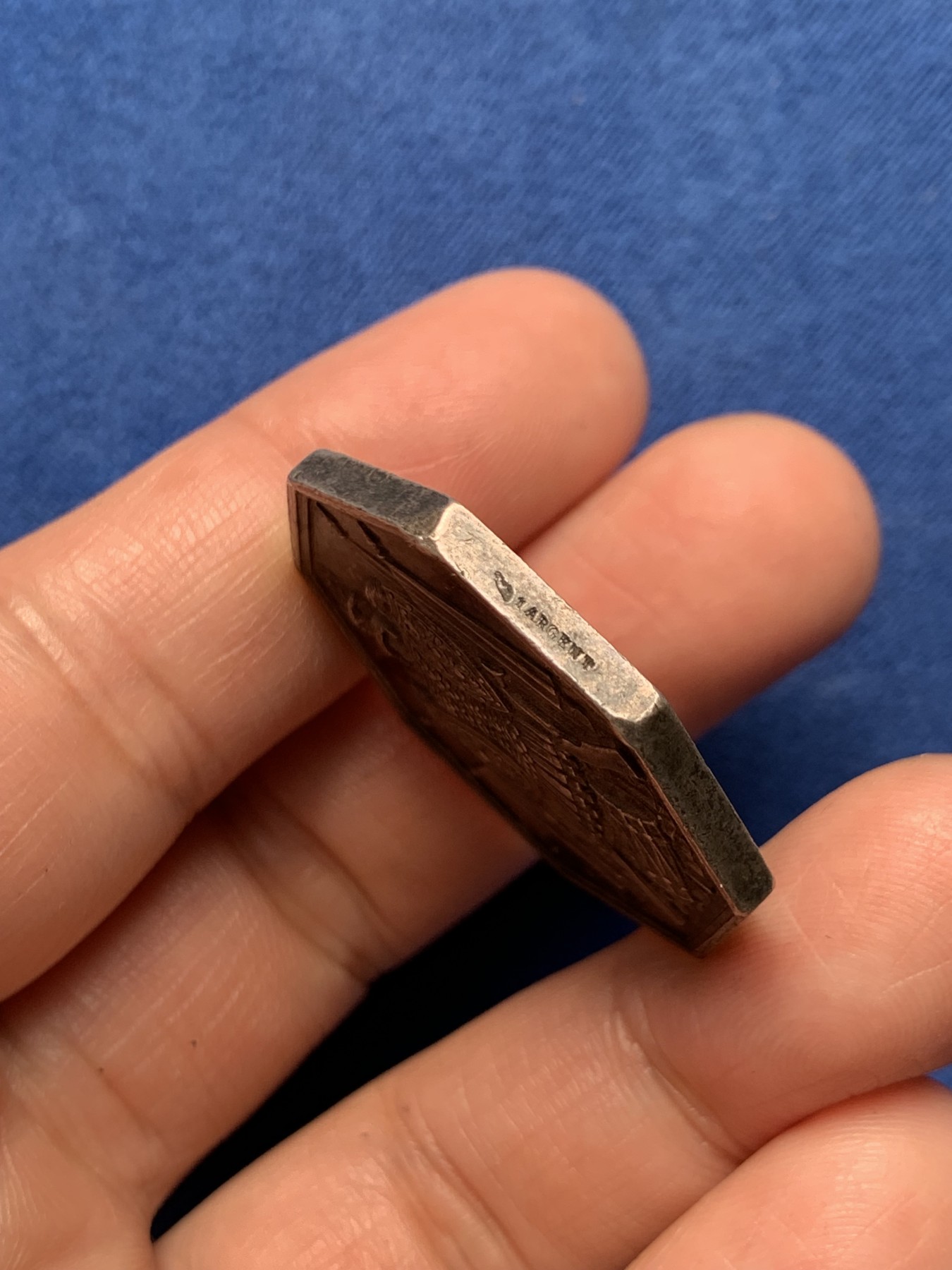 《竞宝斋》第250场-周日，周一 ，周二3场连拍 (全场包邮) 法国苏瓦松射击节八角银代币，22.45g，33.7mm，丰饶角1ARGENT边铭，少见品种