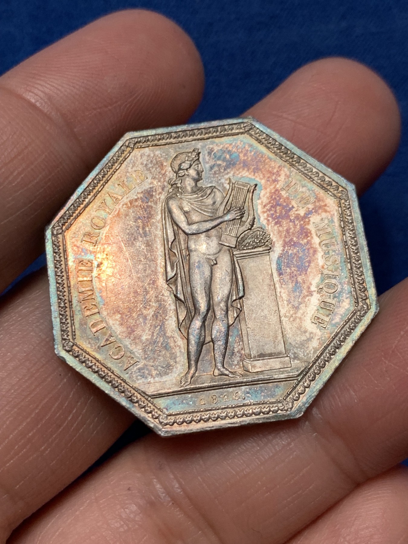 《竞宝斋》第250场-周日，周一 ，周二3场连拍 (全场包邮) 法国1816年路易十八皇家音乐学院八角银代币，15.90g，34.6mm，早期无边铭