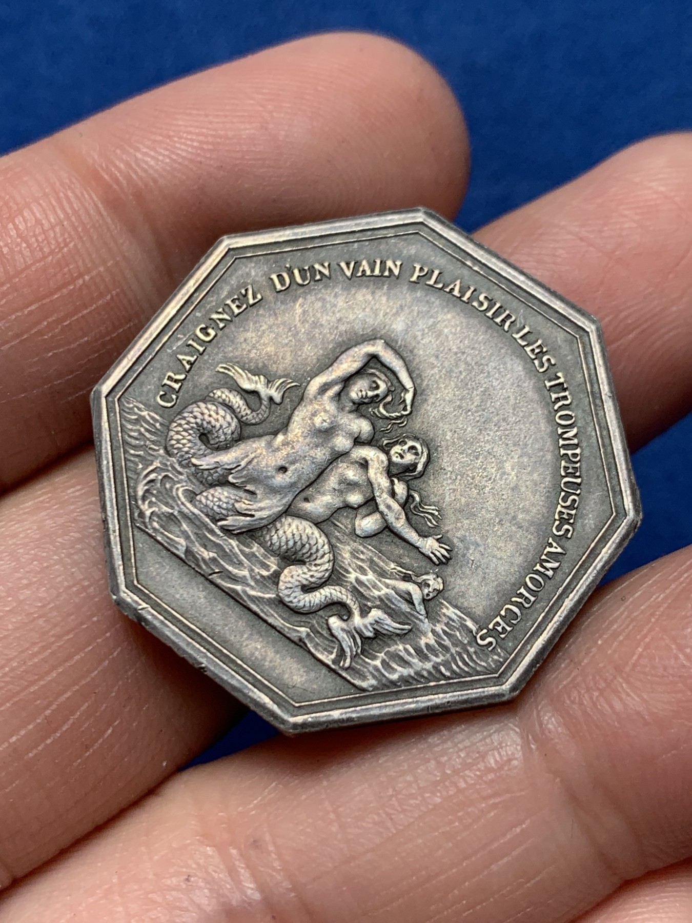 《竞宝斋》第250场-周日，周一 ，周二3场连拍 (全场包邮) 法国巴黎造币厂咨询委员会镀银铜八角jeton，美人鱼和硬币打制机，14.74g，30.5mm，丰饶角+铜标