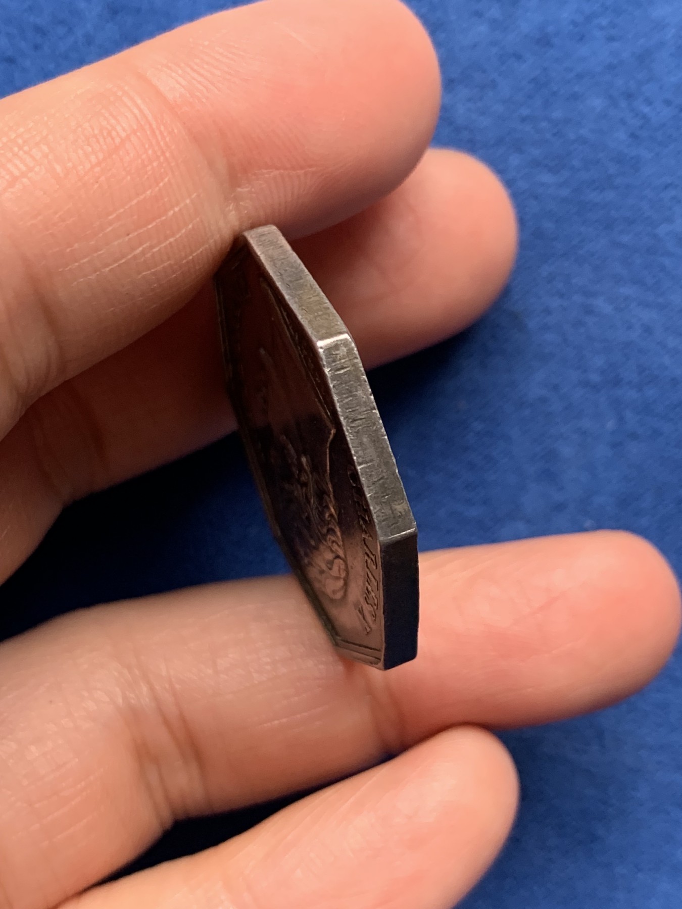 《竞宝斋》第250场-周日，周一 ，周二3场连拍 (全场包邮) 法国八角银章，巴黎公证人，17.27g，32.5mm，早期无边铭