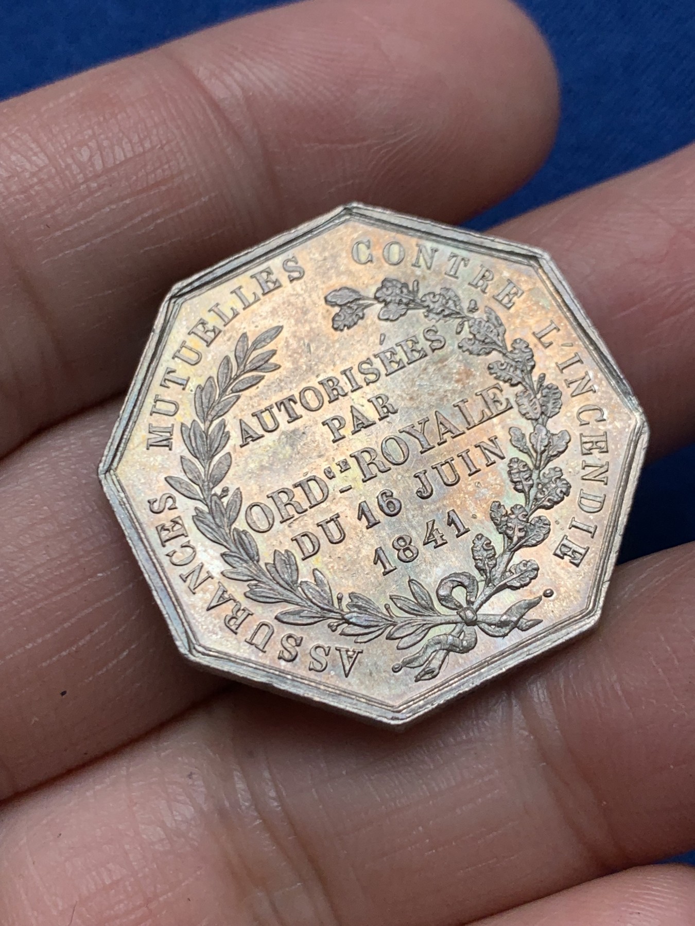 《竞宝斋》第250场-周日，周一 ，周二3场连拍 (全场包邮) 法国利摩日火灾互助保险公司八角银代币，13.45g，29.7mm，蜜蜂边铭