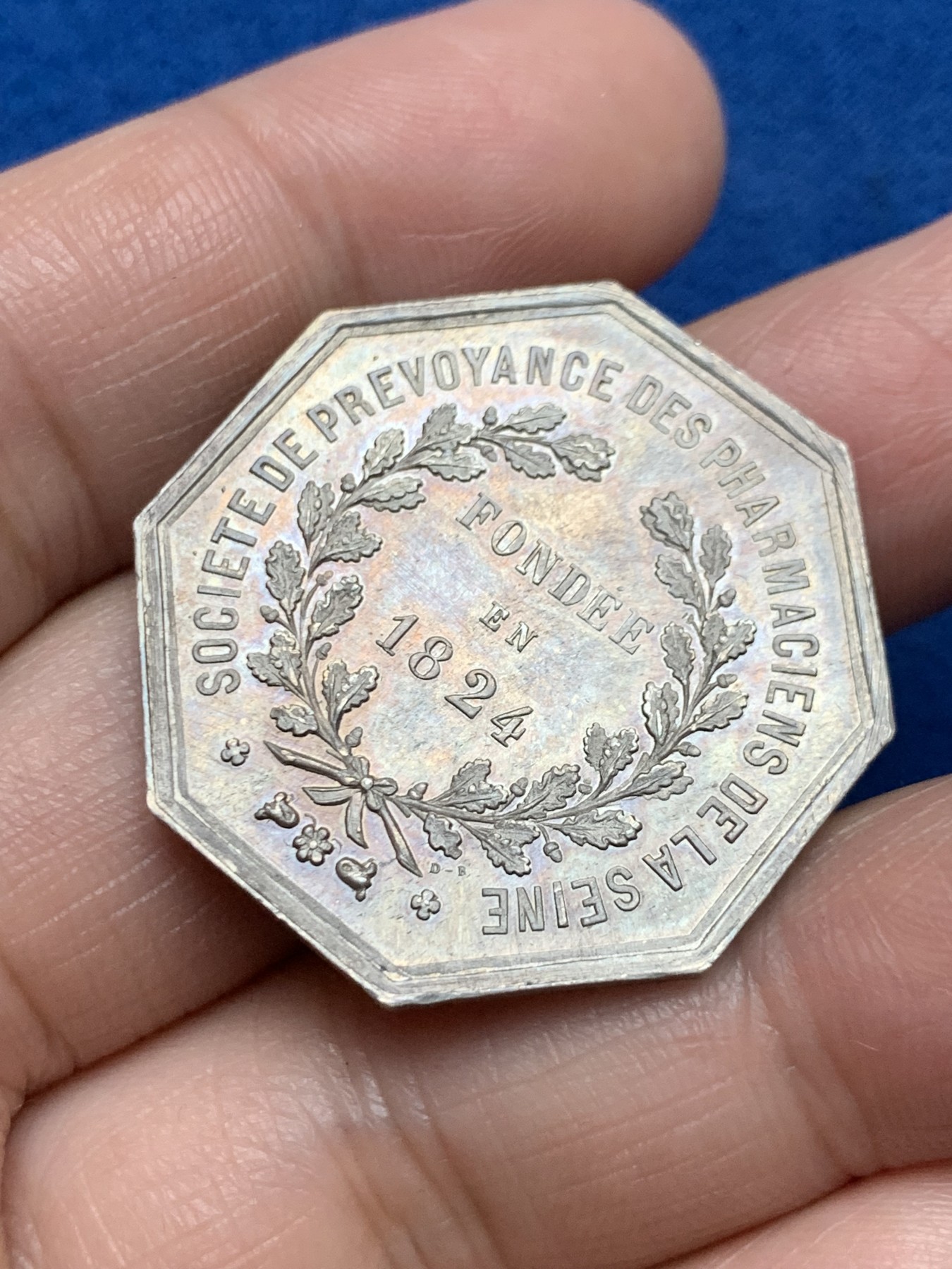 《竞宝斋》第250场-周日，周一 ，周二3场连拍 (全场包邮) 法国八角银章，塞纳河药剂师，15.62g，32.3mm，丰饶角边铭