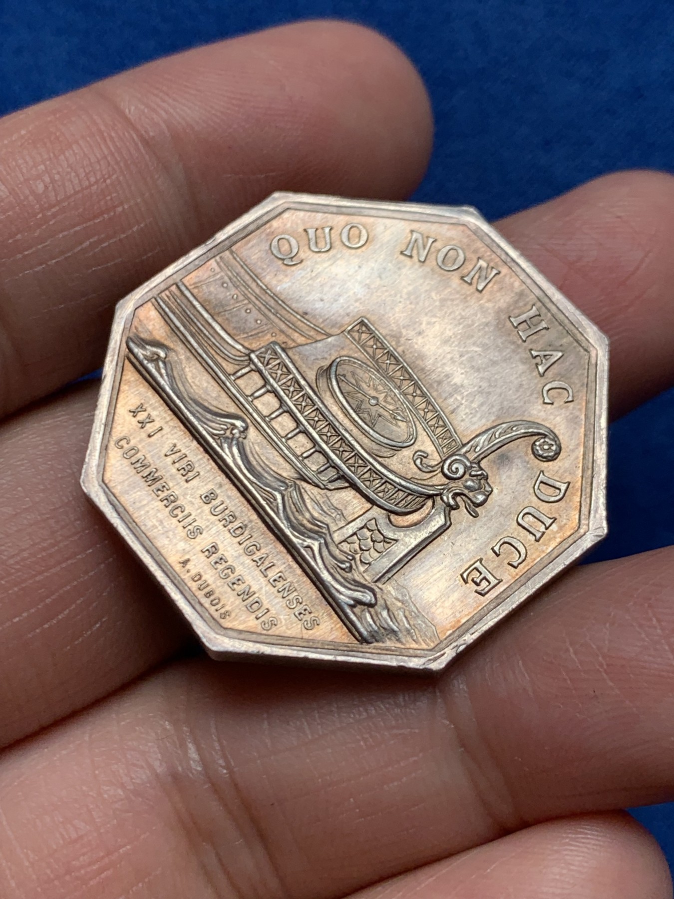 《竞宝斋》第250场-周日，周一 ，周二3场连拍 (全场包邮) 法国八角银质代币，波尔多商会，墨丘利与狮头船，20.49g，33.8mm，丰饶角边铭