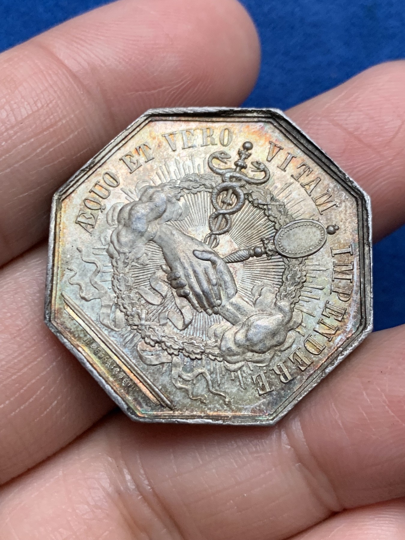 《竞宝斋》第250场-周日，周一 ，周二3场连拍 (全场包邮) 法国八角银质代币，博韦地区公证人，15.24g，32.1mm，1860-1879年蜜蜂边铭，五彩 细节丰富