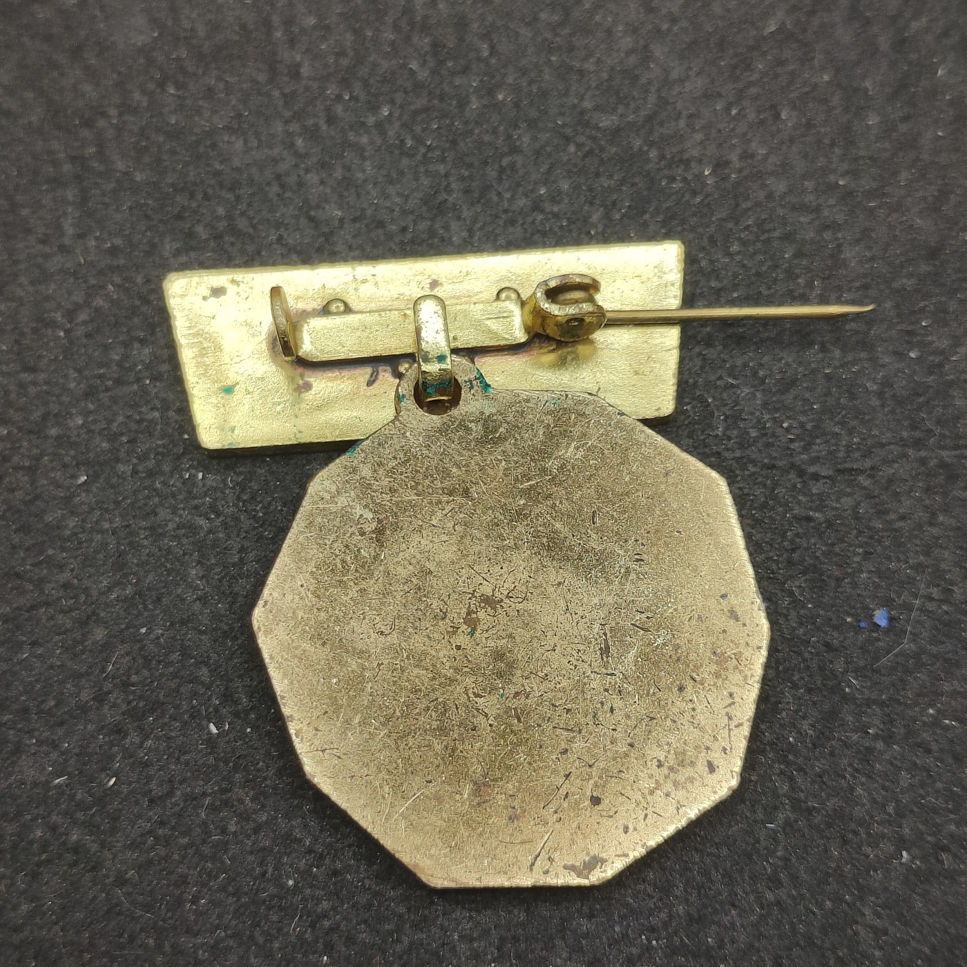 全场0元起拍 第140期 咸鱼国勋章拍卖专场 3月20日（周三）下午6：00开始 东德gst军事证章