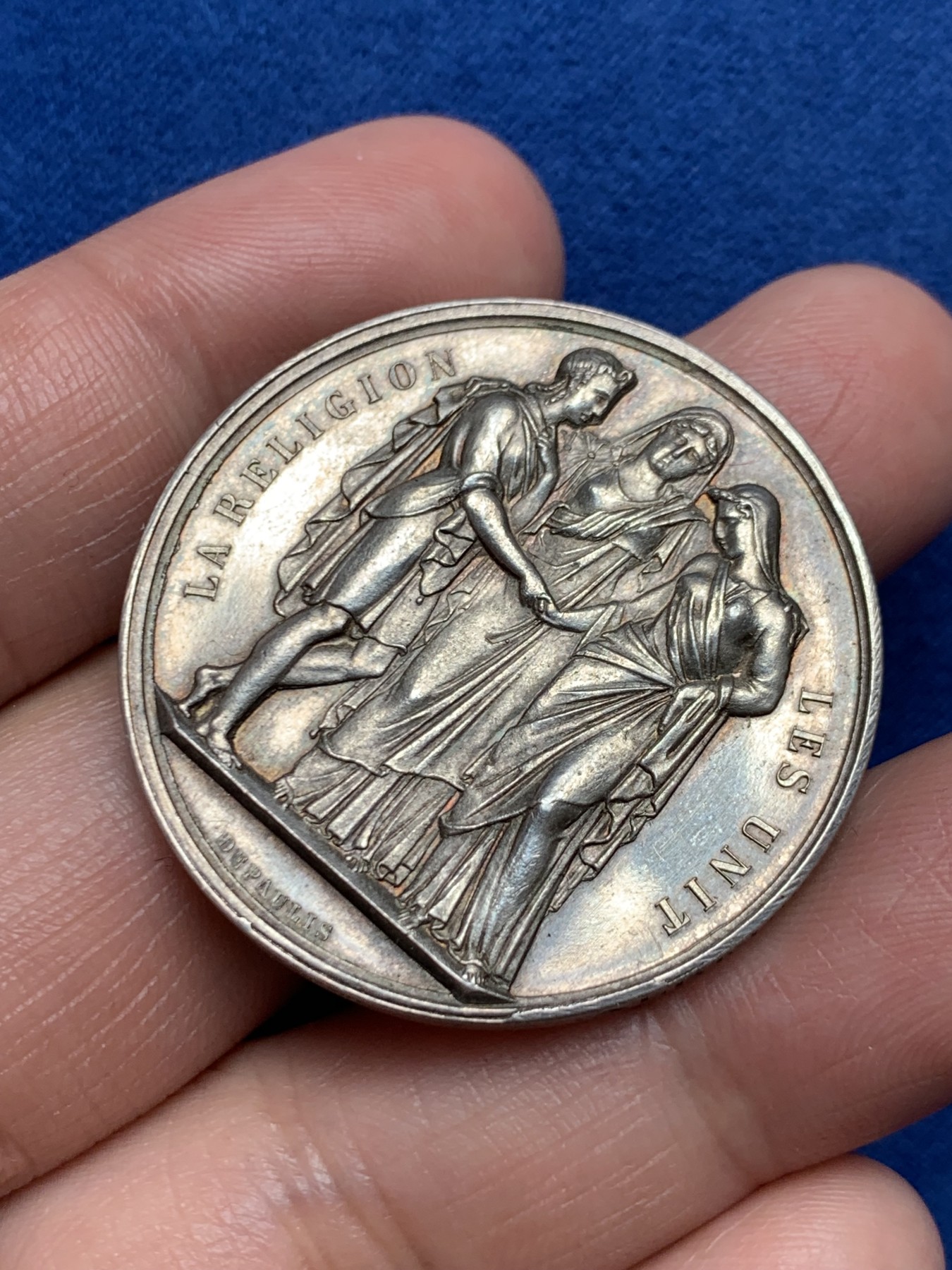 《竞宝斋》第250场-周日，周一 ，周二3场连拍 (全场包邮) 法国1883年结婚纪念银章，20.60g，37mm，丰饶角边铭