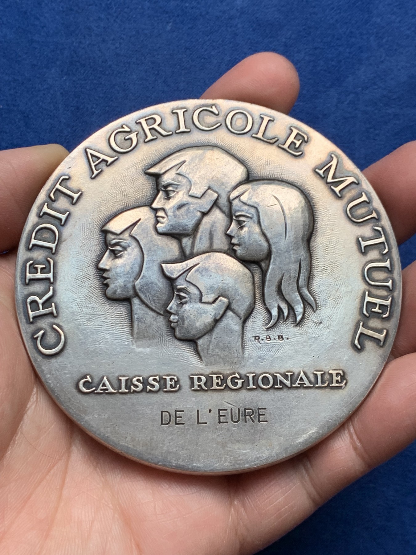 《竞宝斋》第250场-周日，周一 ，周二3场连拍 (全场包邮) 法国欧洲农业互助信贷银行镀银铜章，291.81g，82mm，丰饶角铜标边铭