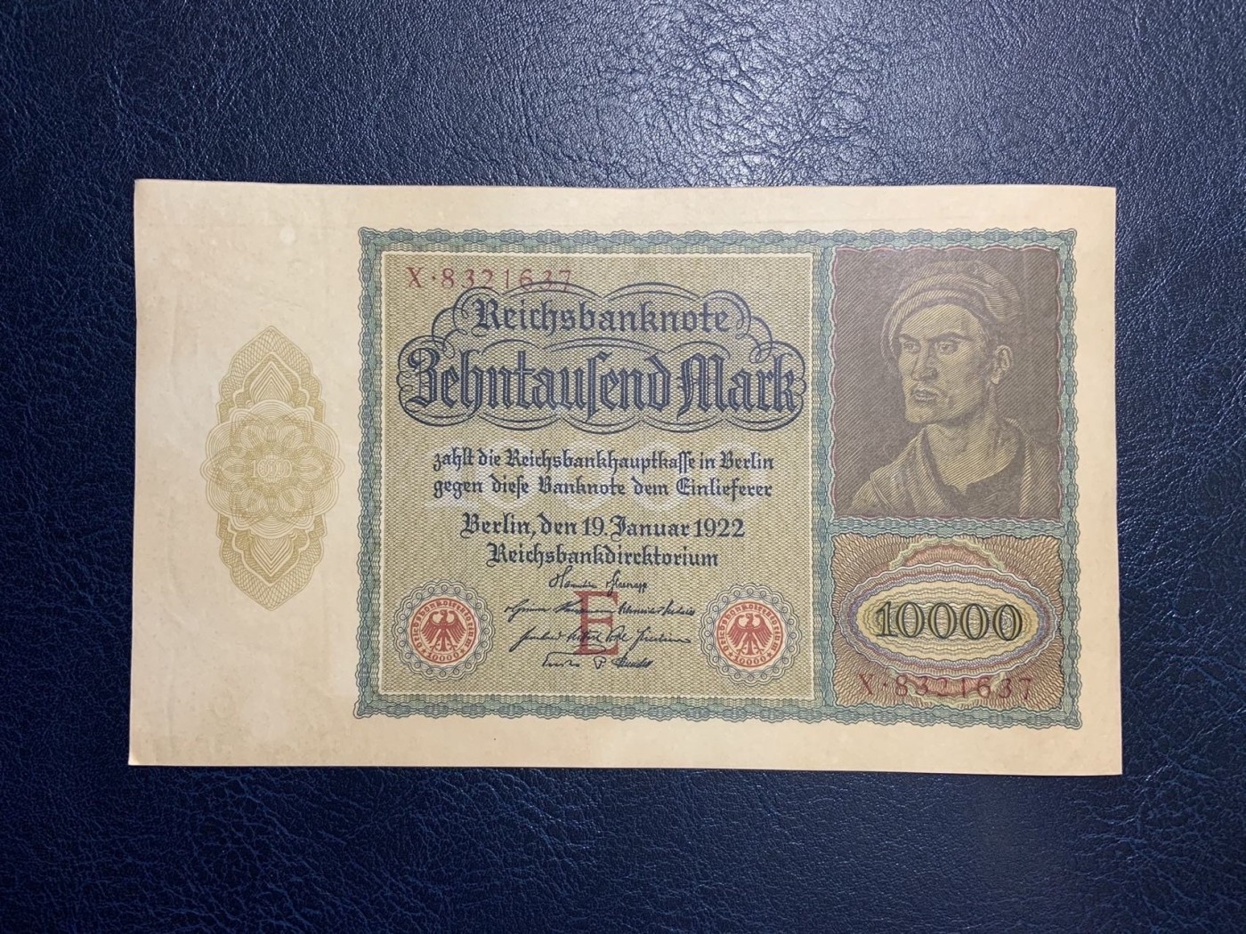 收藏联盟Quantum Auction 第331期拍卖  德国1922年10000马克 品相UNC- 超大票幅 初版红库印 票面压痕为原始工艺原因