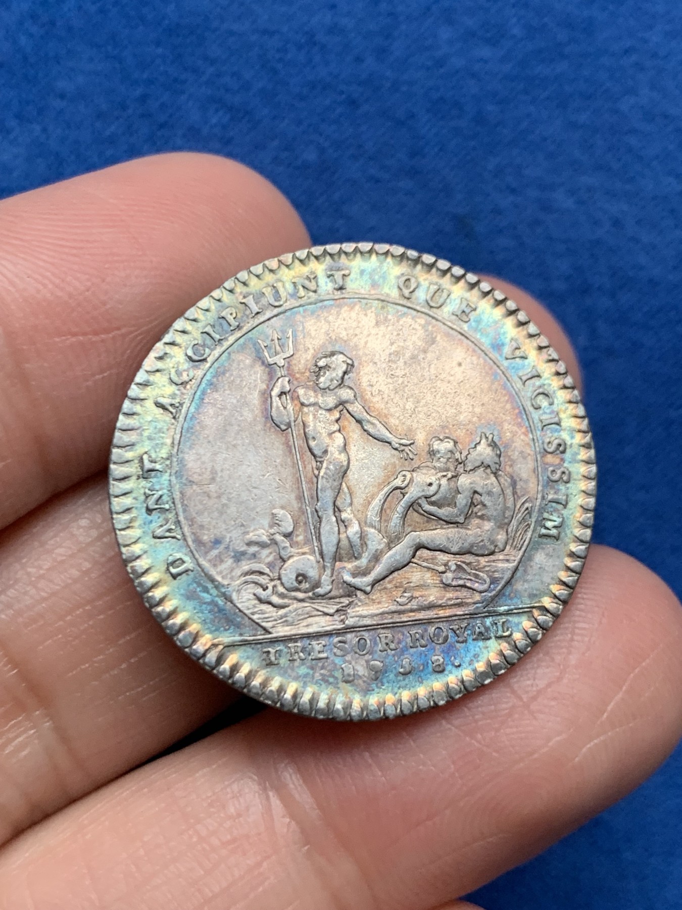 《竞宝斋》第250场-周日，周一 ，周二3场连拍 (全场包邮) 法国1758年路易十五银质jeton，皇家宝藏，海王波塞冬站在海豚身上，回望着两位河神，7.23g，28.8mm