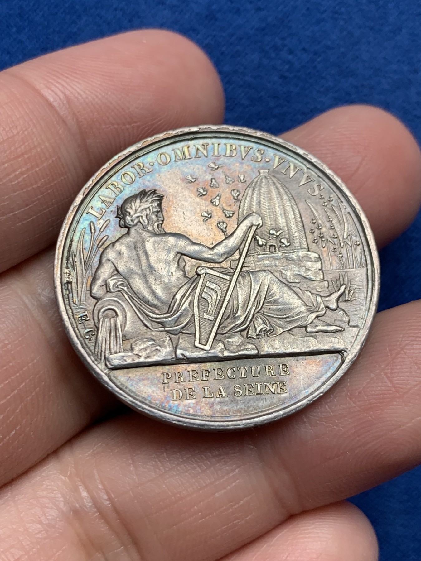 《竞宝斋》第250场-周日，周一 ，周二3场连拍 (全场包邮) 法国巴黎塞纳河行政区银质代币，塞纳河河神，12.61g，32.5mm，手指边铭