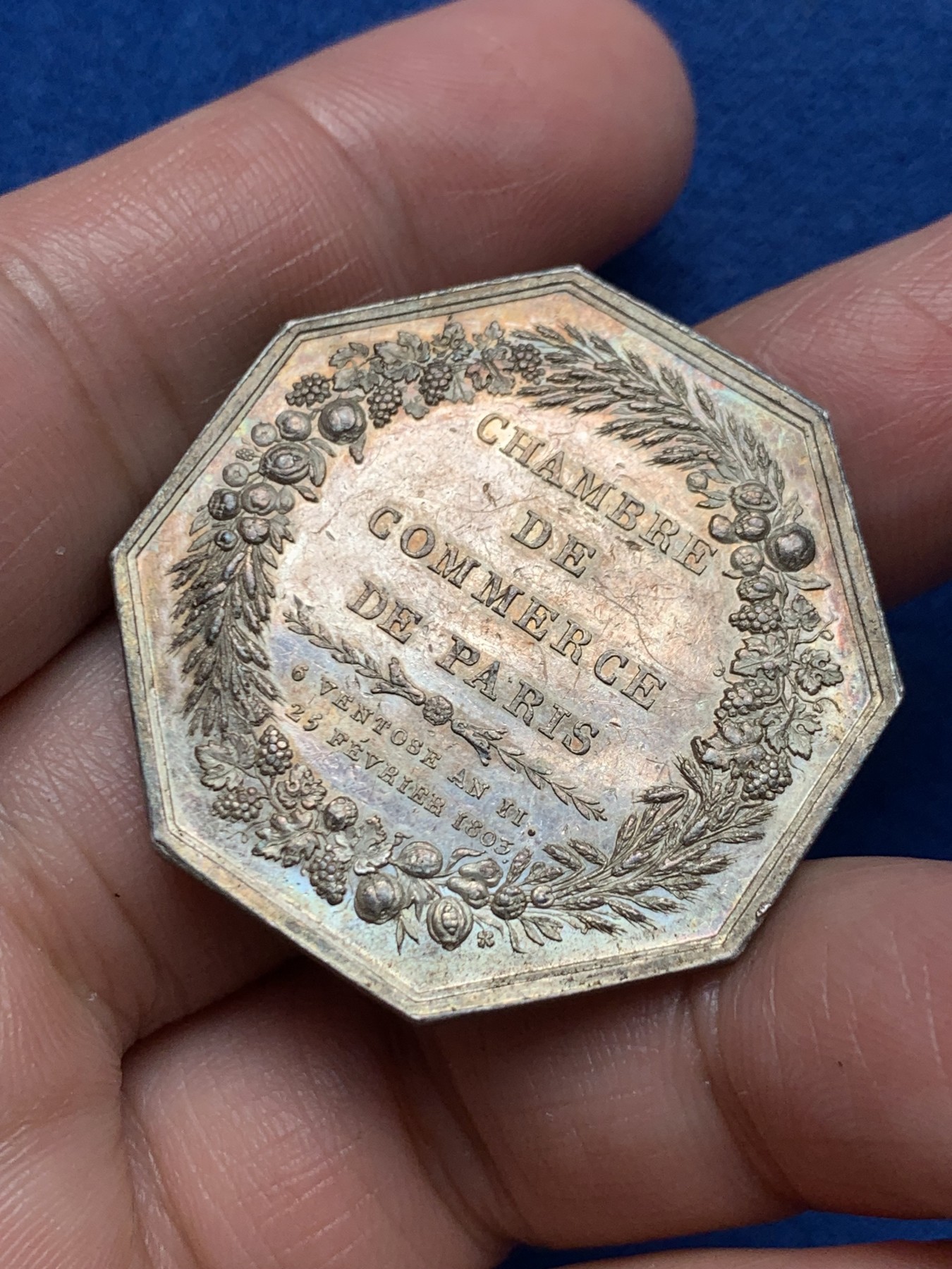 《竞宝斋》第250场-周日，周一 ，周二3场连拍 (全场包邮) 法国巴黎商会 寓意一帆风顺的八角银代币，17.80g，36.2mm，早期无边铭