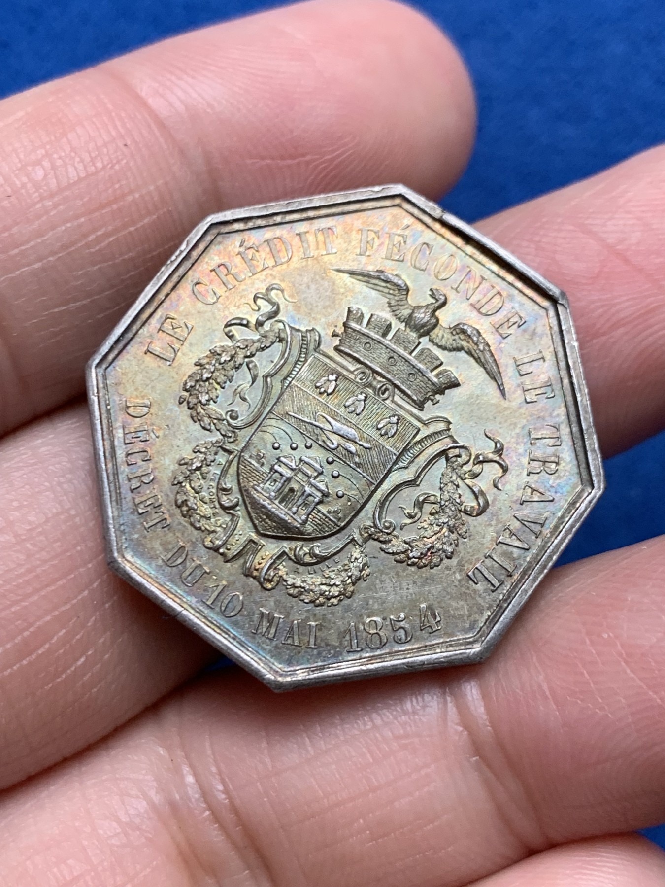 《竞宝斋》第250场-周日，周一 ，周二3场连拍 (全场包邮) 法国里尔储蓄银行八角银质代币，重14.22g，对边直径29.7mm，手指边铭