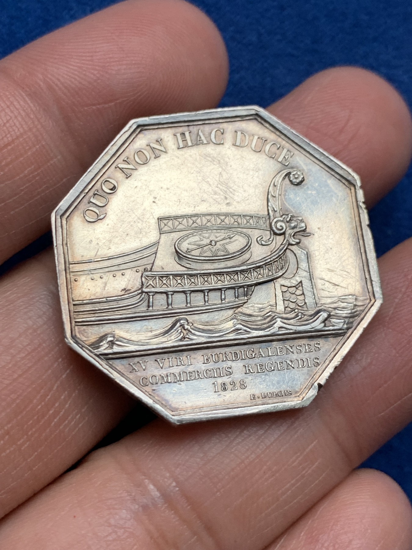 《竞宝斋》第250场-周日，周一 ，周二3场连拍 (全场包邮) 法国八角银章，波尔多商会，边有轻磕，19.83g，33.2mm，早期光边原铸