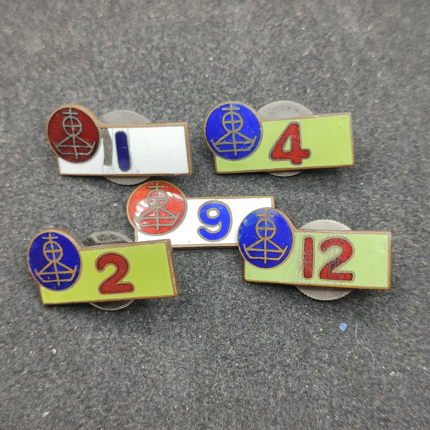 全场0元起拍 第140期 咸鱼国勋章拍卖专场 3月20日（周三）下午6：00开始 日本珐琅章五个