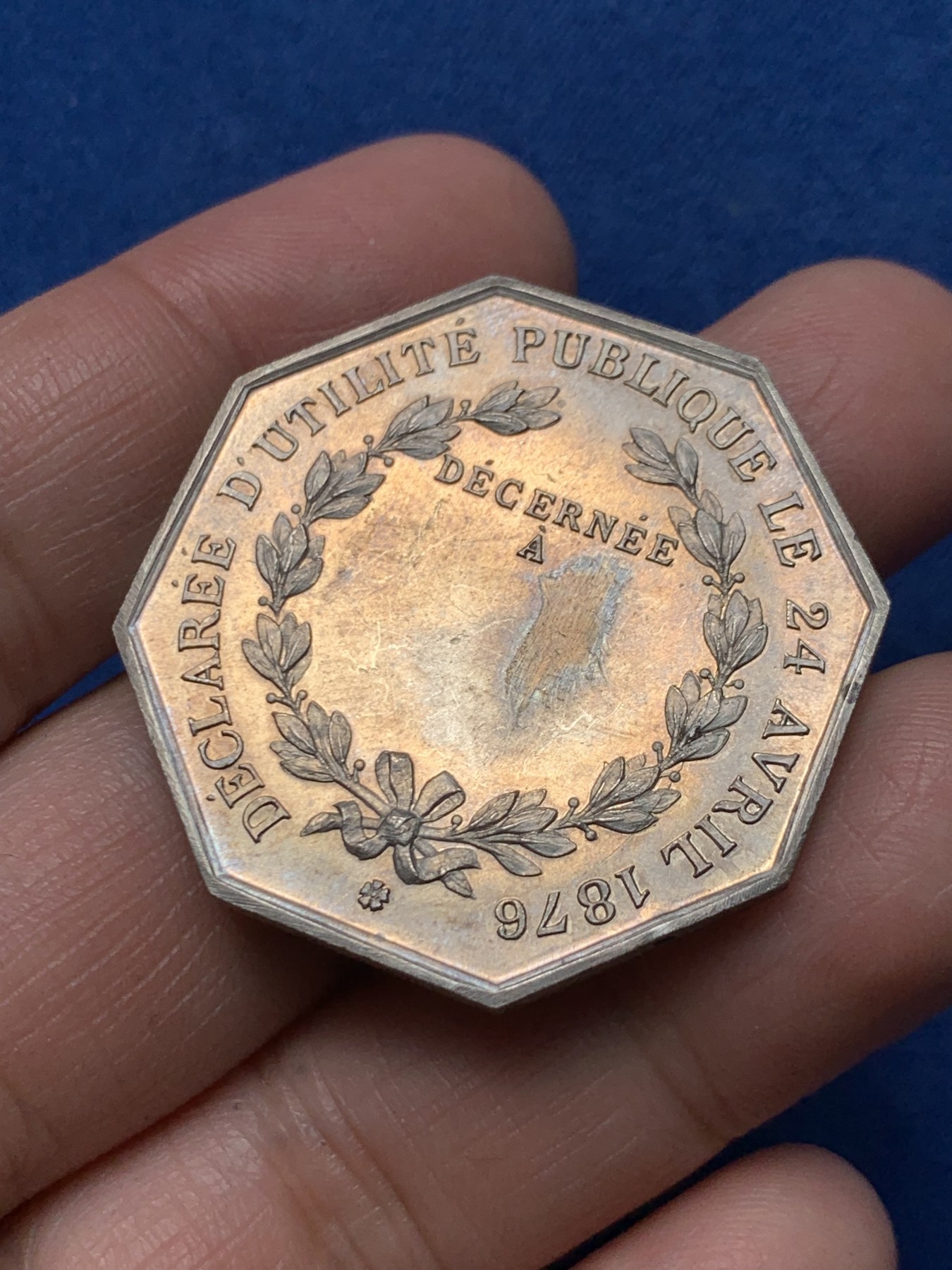 《竞宝斋》第250场-周日，周一 ，周二3场连拍 (全场包邮) 法国反盗猎协会八角银质代币，猎人保护神圣休伯特的雄鹿，20.75g，36.3mm，菱形+ARGENT银标，含银95%