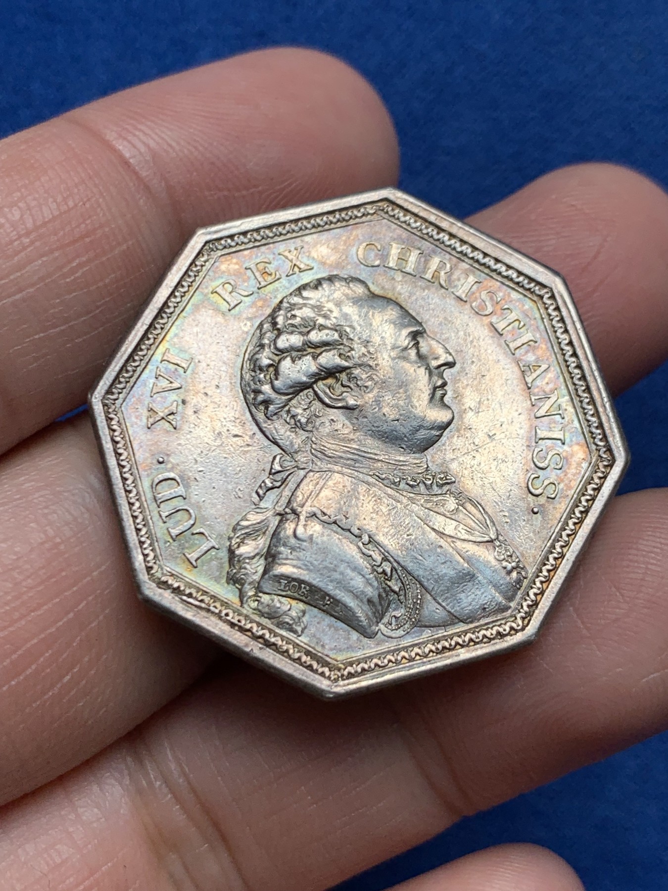 《竞宝斋》第250场-周日，周一 ，周二3场连拍 (全场包邮) 法国1779年路易十六圣灵勋章JETON银质八角 早期光边原铸 33.6毫米14.38克