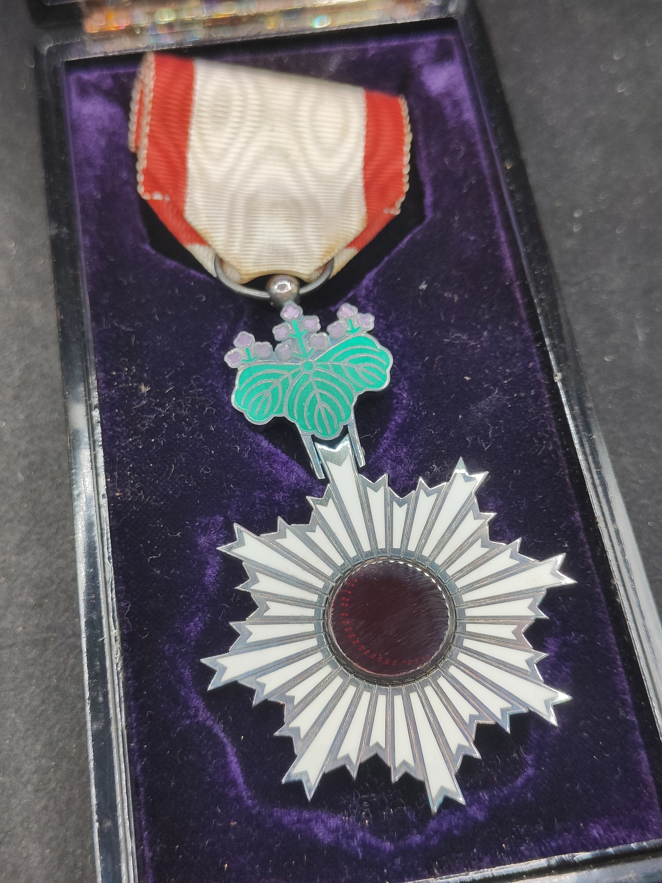 全场0元起拍 第140期 咸鱼国勋章拍卖专场 3月20日（周三）下午6：00开始 美品 日本六等旭日章银制带盒