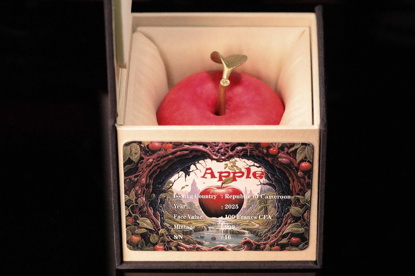 CSIS-GREAT评级精品钱币拍卖第二百三十八期 喀麦隆2025红苹果立体镀金彩色铜币 带盒证 号号码