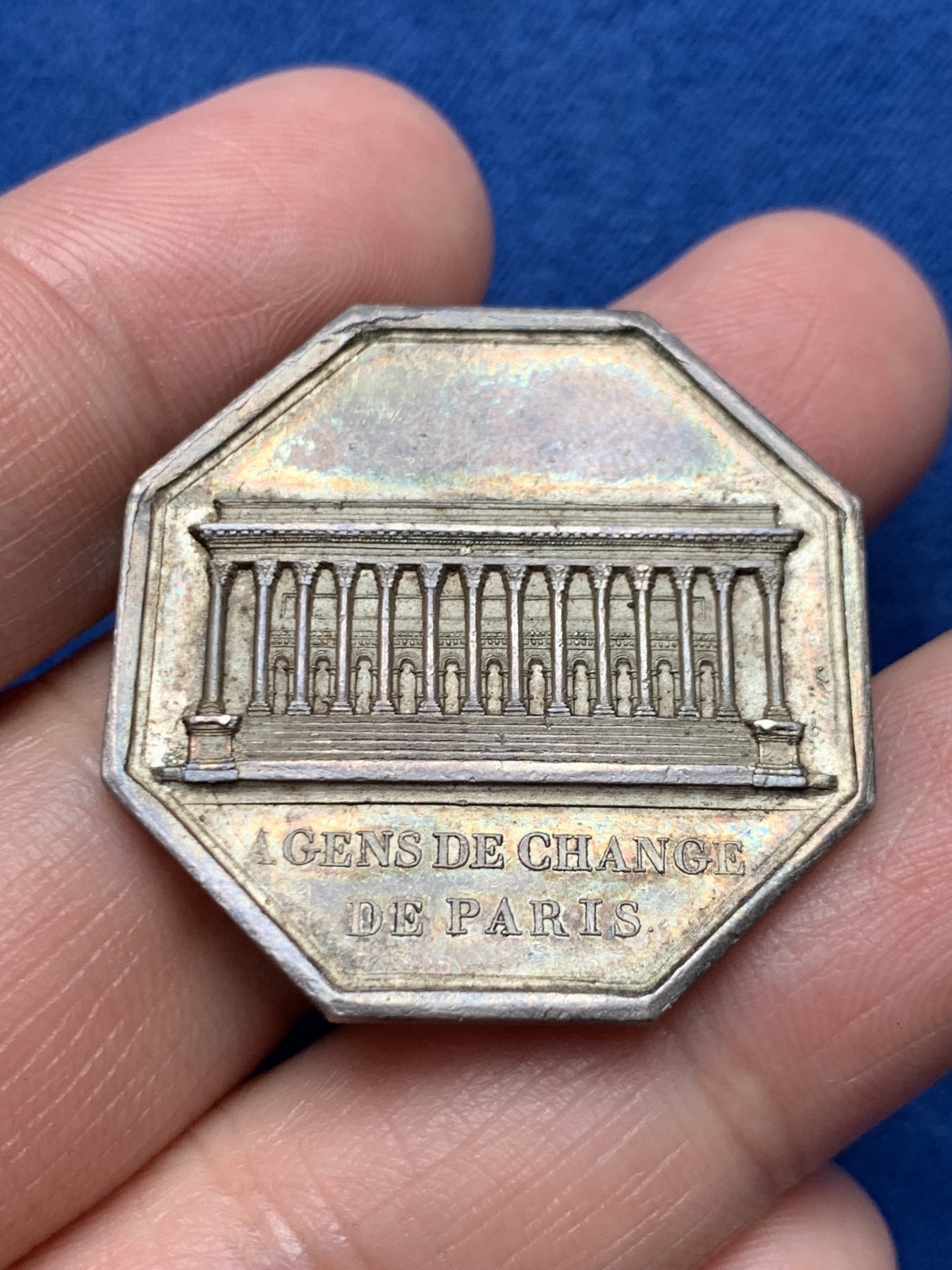 《竞宝斋》第250场-周日，周一 ，周二3场连拍 (全场包邮) 法国1814年路易十八 巴黎证券交易所 八角银代币，重15.86克，对边直径32.7毫米，早期无边铭