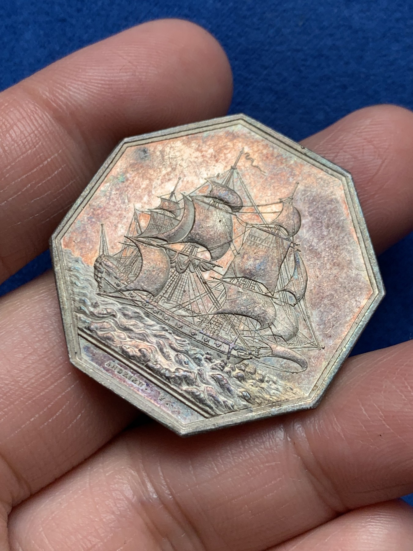 《竞宝斋》第250场-周日，周一 ，周二3场连拍 (全场包邮) 法国巴黎商会 寓意一帆风顺的八角银代币，17.80g，36.2mm，早期无边铭