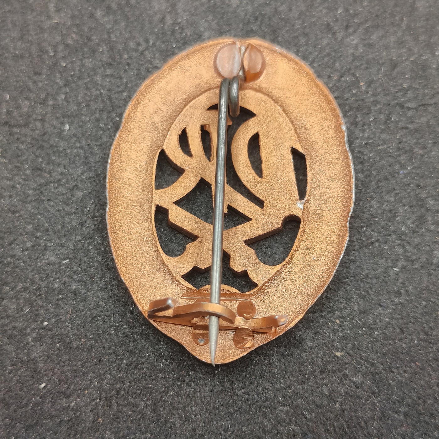 全场0元起拍 第140期 咸鱼国勋章拍卖专场 3月20日（周三）下午6：00开始 东德军事体能章