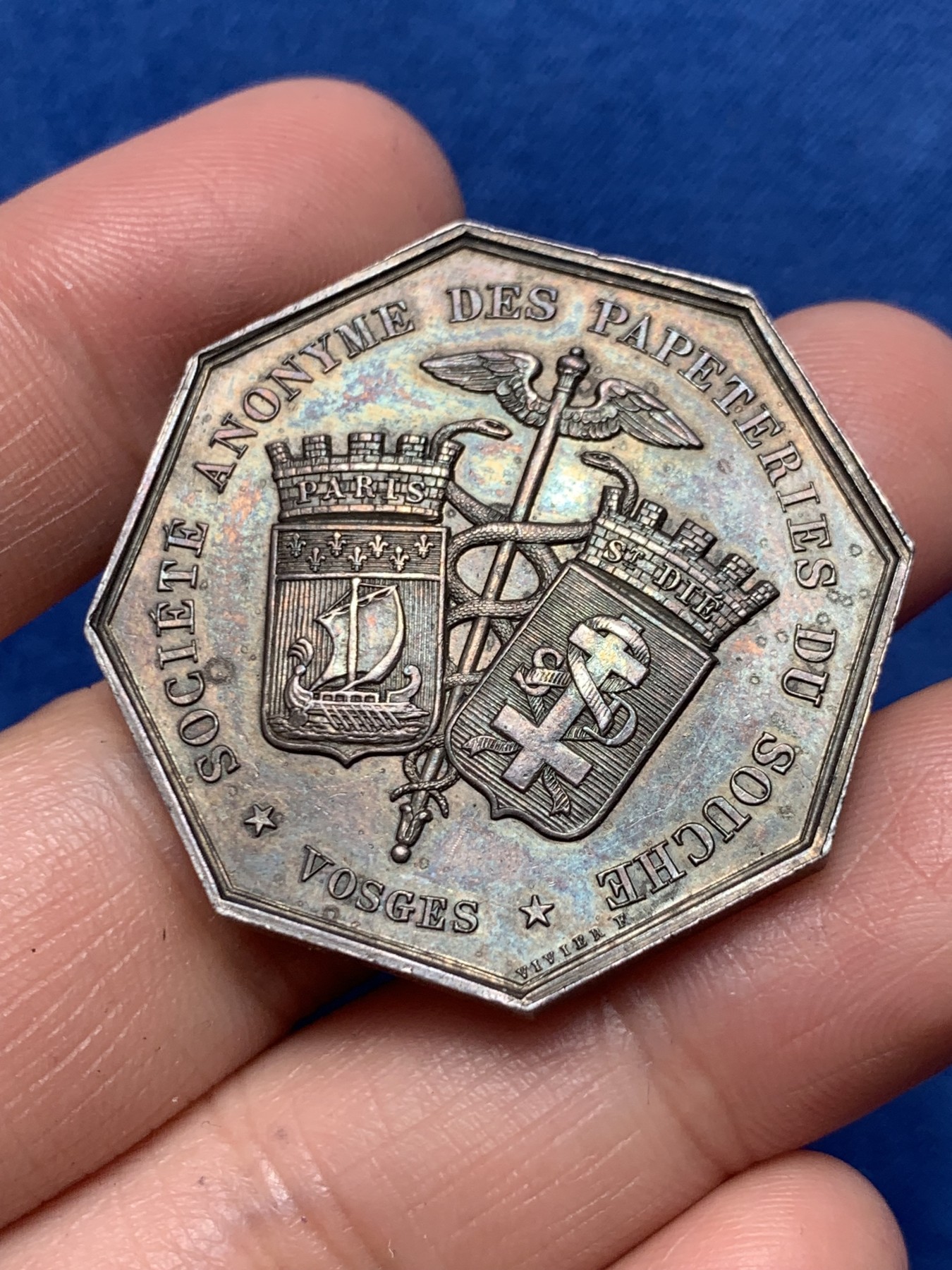 《竞宝斋》第250场-周日，周一 ，周二3场连拍 (全场包邮) 法国孚日省苏什造纸厂公司八角银质代币，24.25g，36.3mm，手指边铭