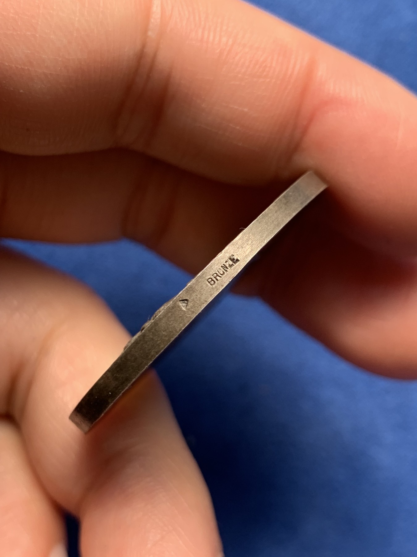 《竞宝斋》第250场-周日，周一 ，周二3场连拍 (全场包邮) 智利硝酸钠生产商法国采矿和锻造代表团镀银铜章，18.95g，36.6mm，三角形+铜标