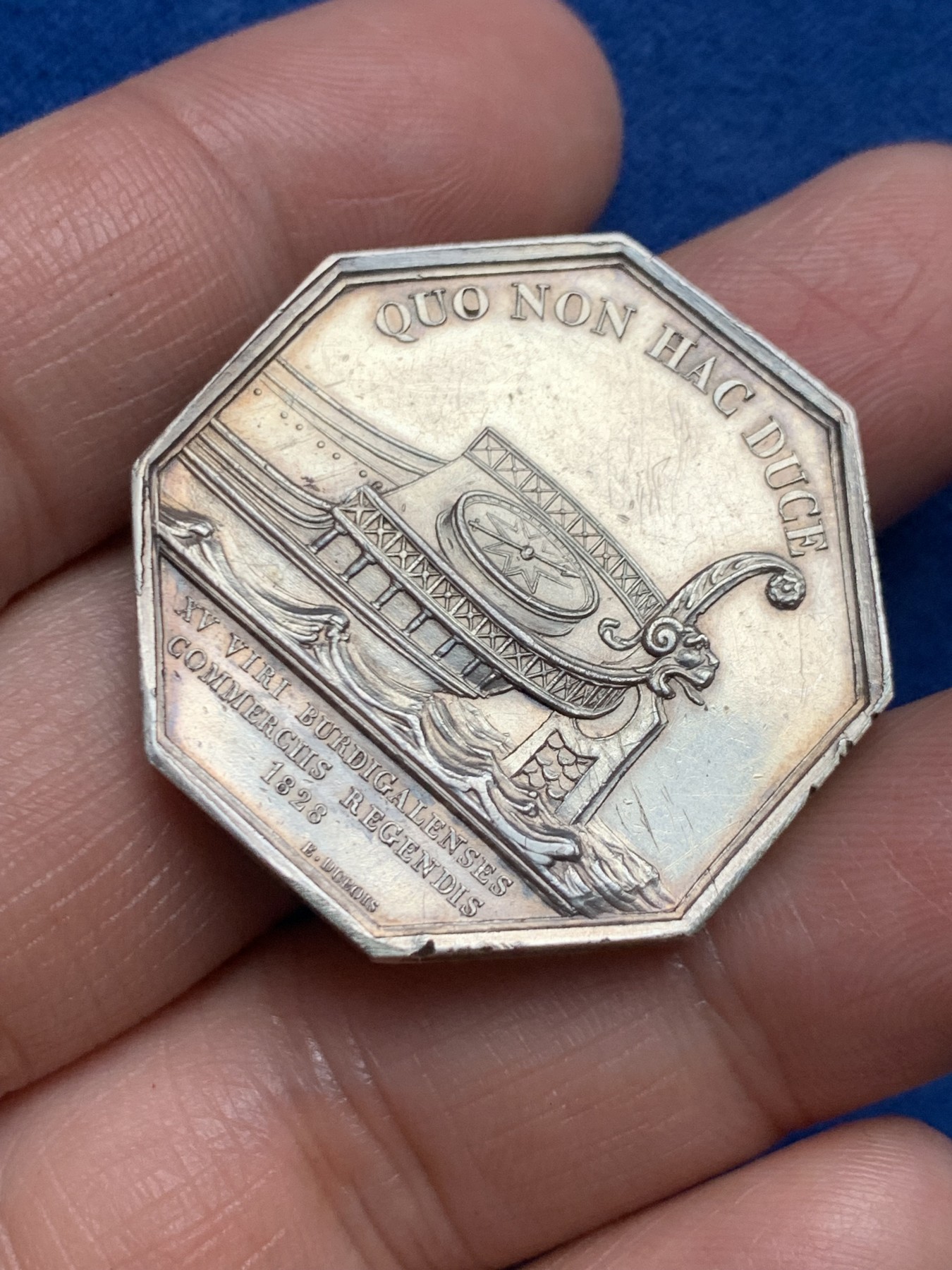 《竞宝斋》第250场-周日，周一 ，周二3场连拍 (全场包邮) 法国八角银章，波尔多商会，边有轻磕，19.83g，33.2mm，早期光边原铸