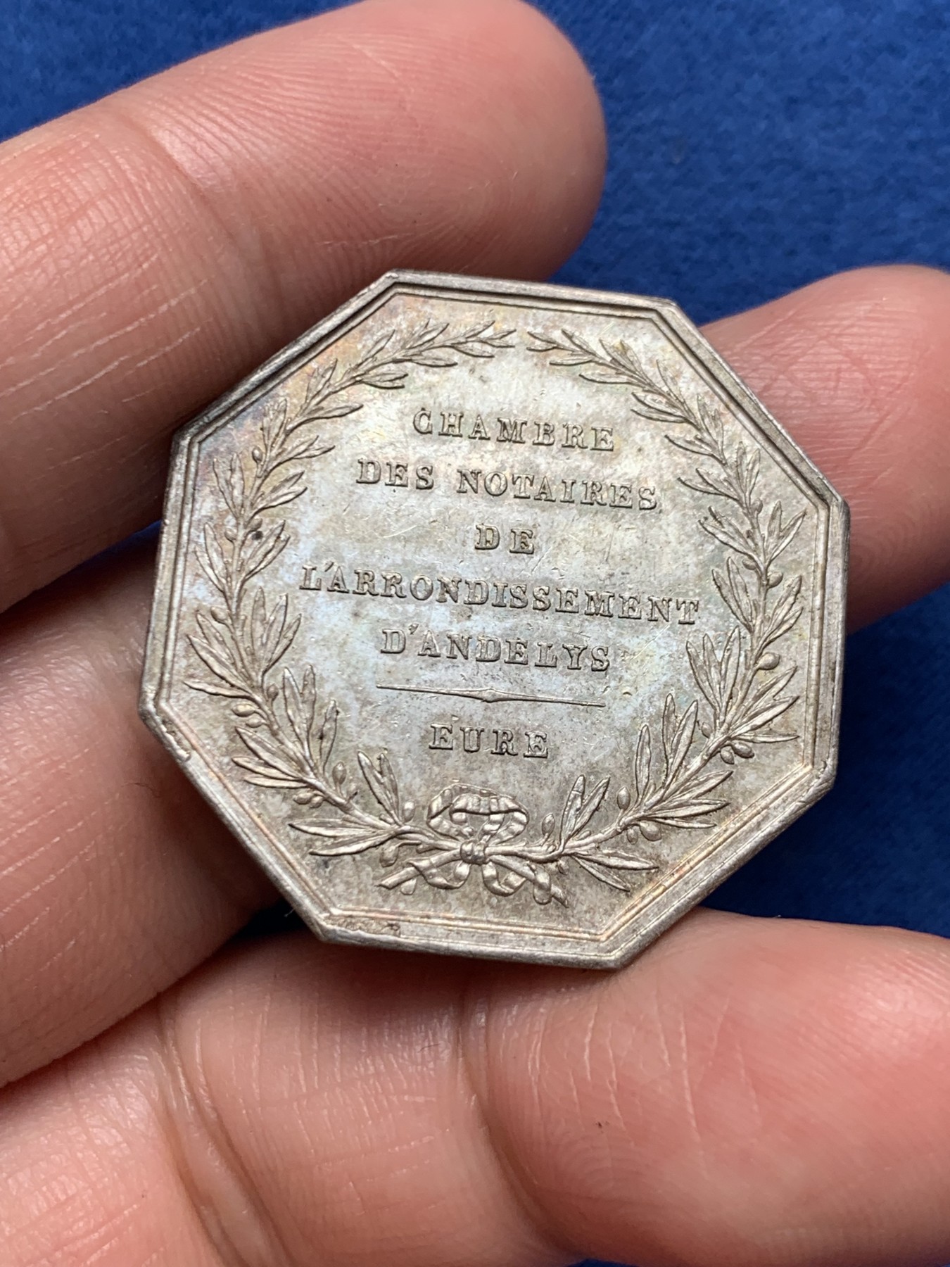 《竞宝斋》第250场-周日，周一 ，周二3场连拍 (全场包邮) 法国安德里斯公证人八角代用银币，雅典娜头像，13.85g，31.6mm，早期无边铭