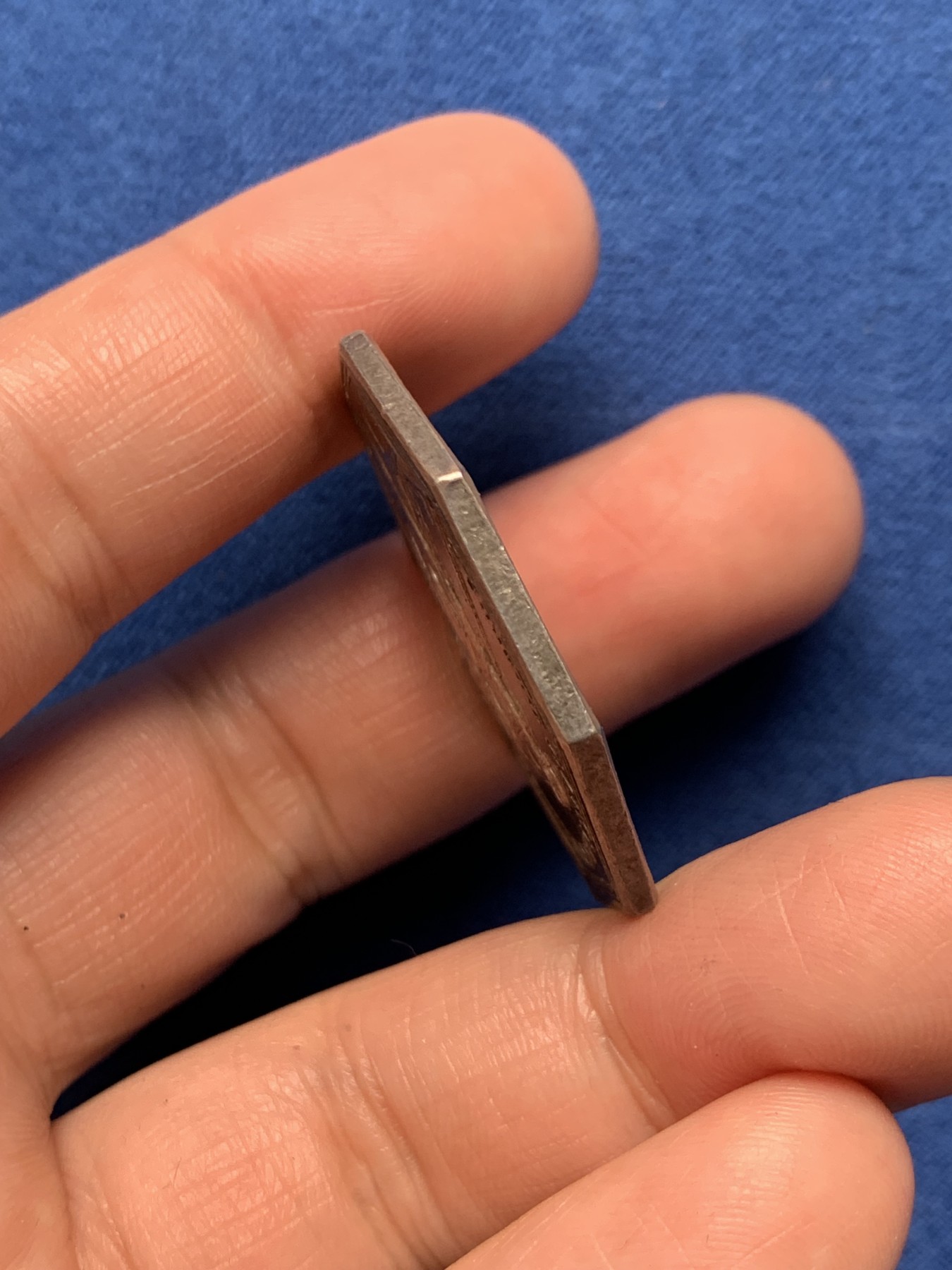 《竞宝斋》第250场-周日，周一 ，周二3场连拍 (全场包邮) 法国巴黎贴现银行八角银质代币，20.57g，35.3mm，早期无边铭