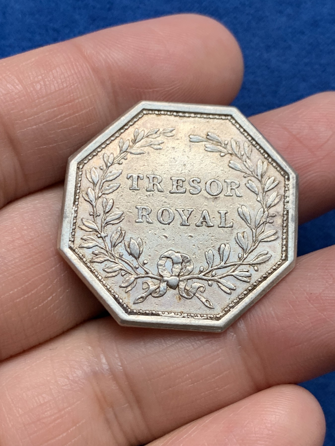 《竞宝斋》第250场-周日，周一 ，周二3场连拍 (全场包邮) 法国18世纪路易十六皇家宝藏八角银质代币，13.85g，32mm，1832年之前早期无边铭